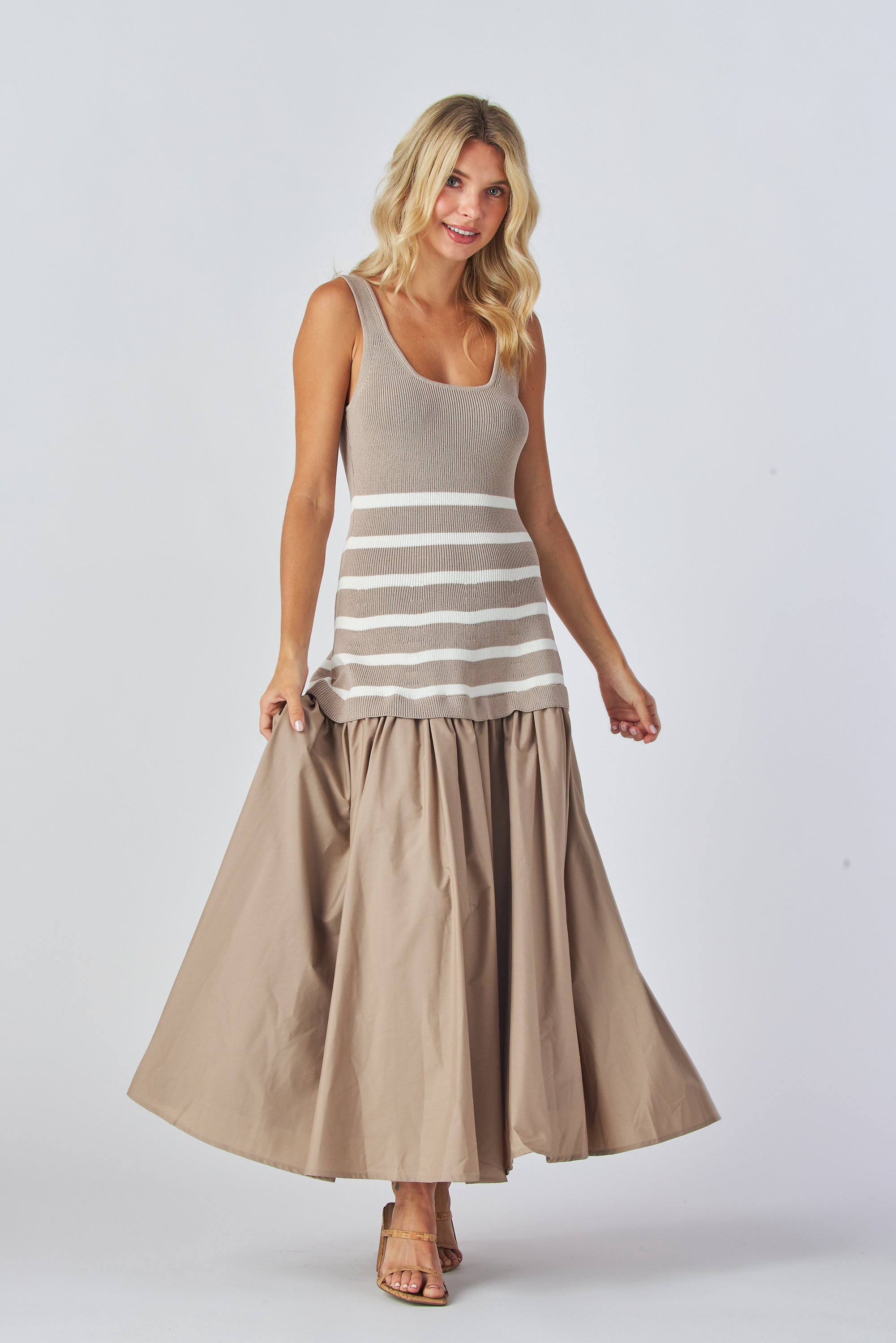 Mixed fabric dress
Fit and flare dress
Two-tone shirtdress
Knit and poplin dress
Casual summer dress