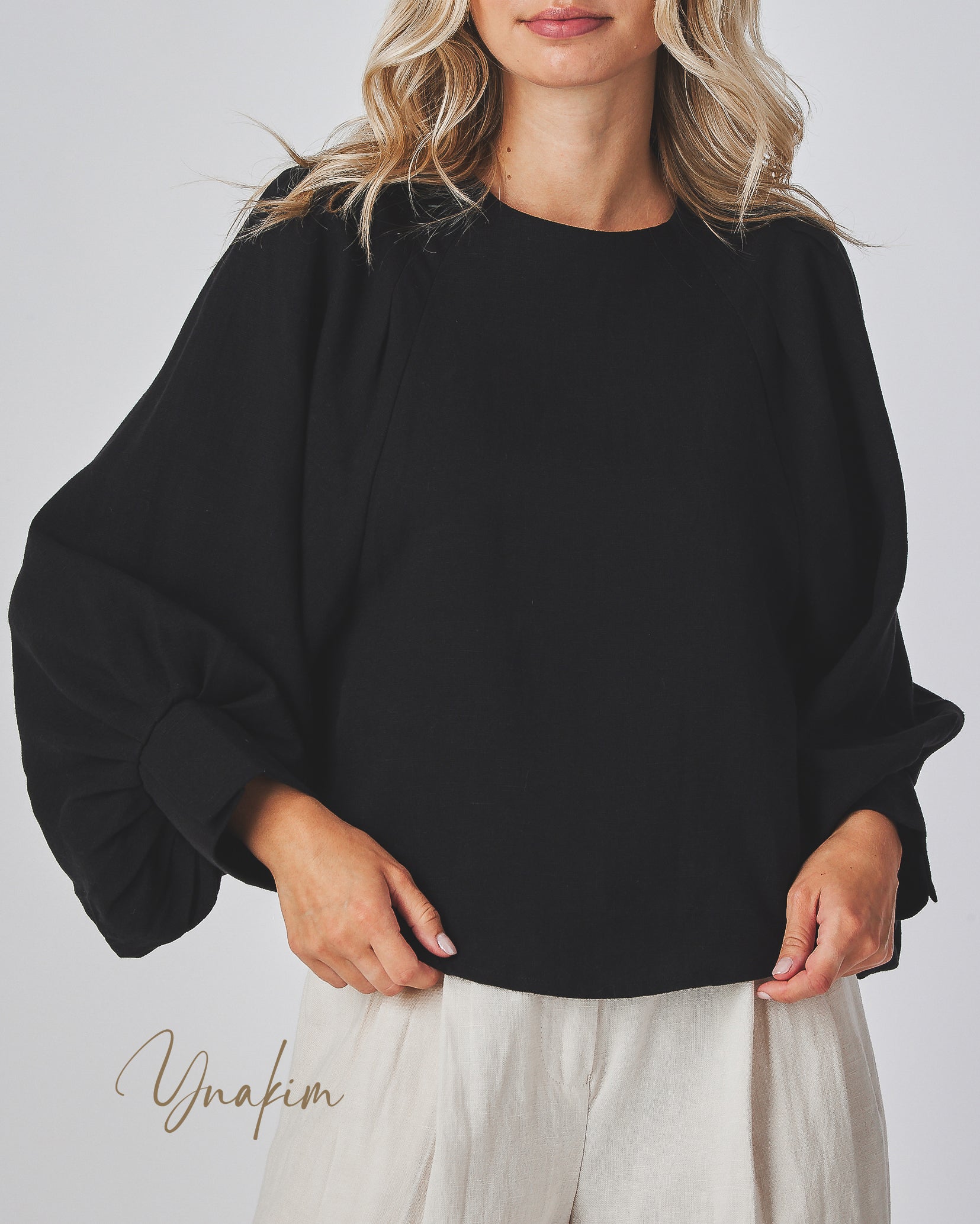 Boat neck line
Collarless
Dollman puff sleeves
Pleated cuffs
Loose fit blouse