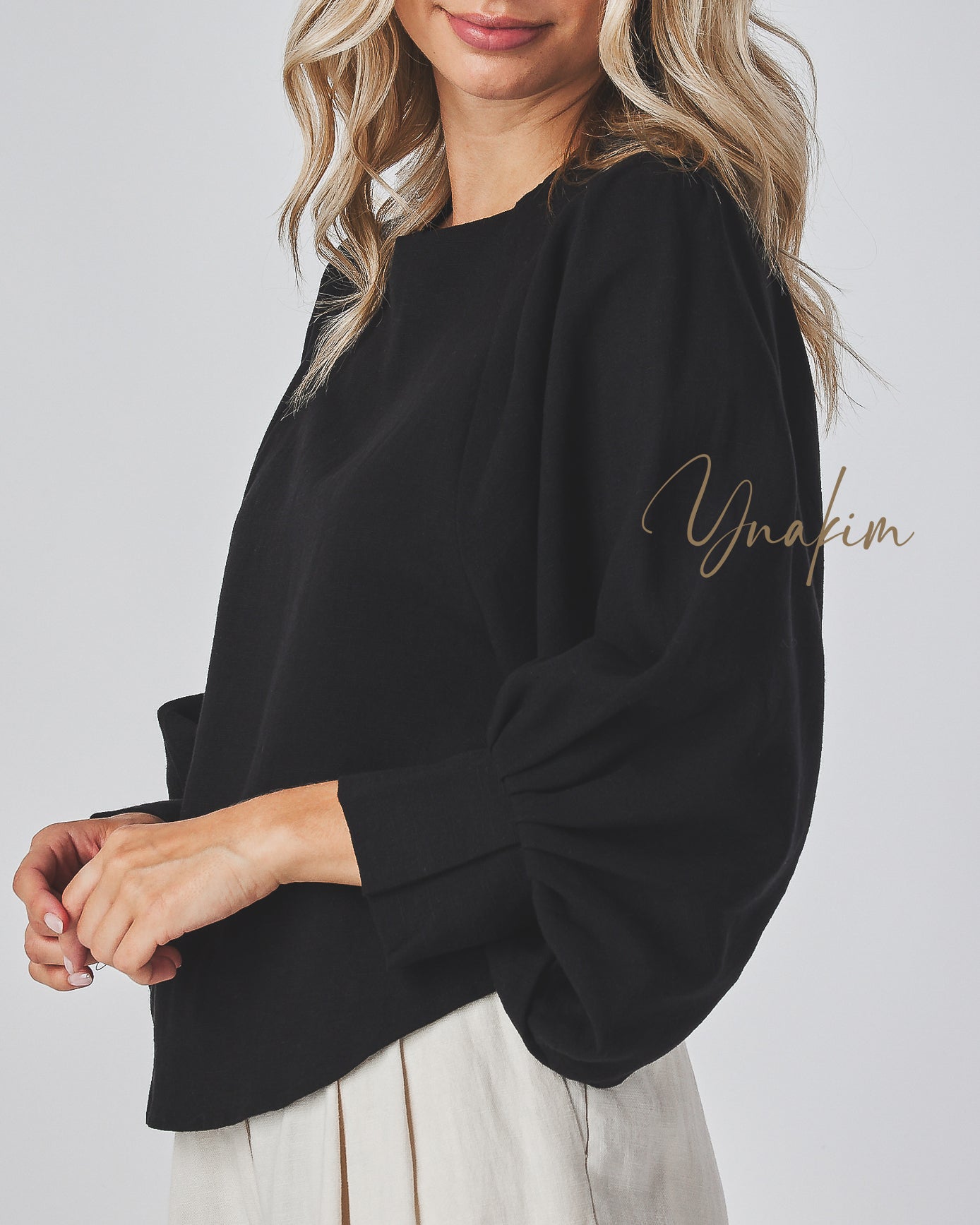 Boat neck line
Collarless
Dollman puff sleeves
Pleated cuffs
Loose fit blouse
