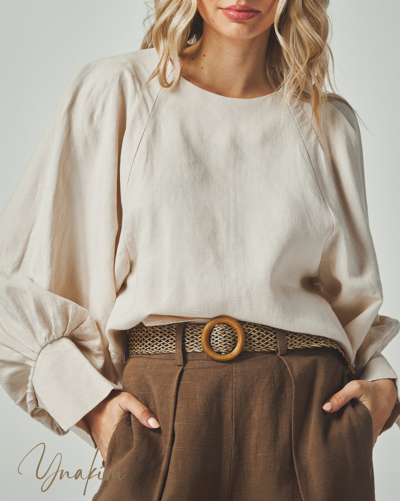 Boat neck line
Collarless
Dollman puff sleeves
Pleated cuffs
Loose fit blouse