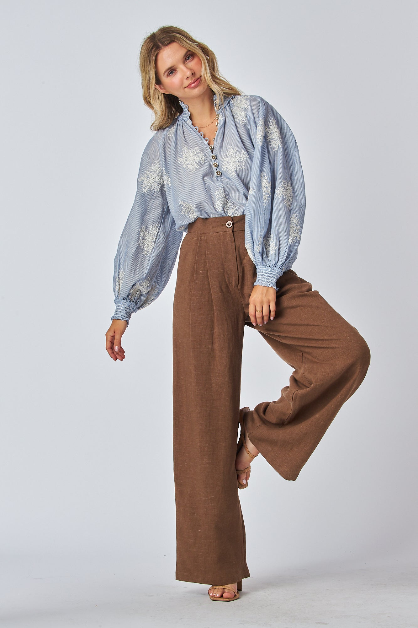 High waist wide-leg slacks
Flattering high-waisted pants
Wide-leg trousers for women
High-rise wide-leg trousers
High waist pants for curvy figures
Slimming high waist slacks
Wide-leg slacks with tummy control
Chic high-waisted wide-leg pants
Best wide-leg pants for petite women

Office-ready high waist wide-leg trousers
Comfortable wide-leg pants with flattering fit
High waisted wide-leg pants for work
Flowy wide-leg pants for tall women
Elegant high-rise wide-leg slacks
Stylish wide-leg pants with pockets
