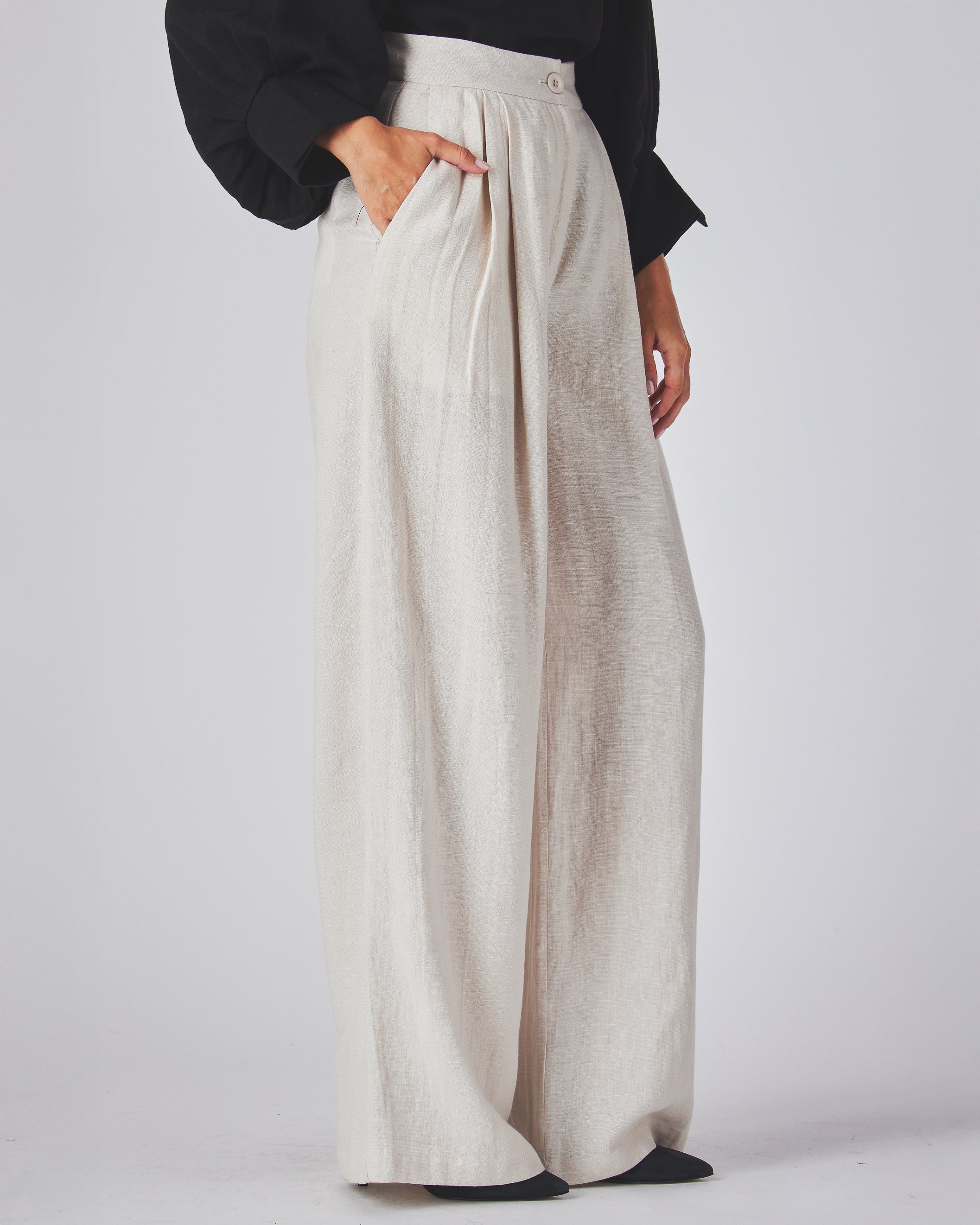 High waist wide-leg slacks
Flattering high-waisted pants
Wide-leg trousers for women
High-rise wide-leg trousers
High waist pants for curvy figures
Slimming high waist slacks
Wide-leg slacks with tummy control
Chic high-waisted wide-leg pants
Best wide-leg pants for petite women

Office-ready high waist wide-leg trousers
Comfortable wide-leg pants with flattering fit
High waisted wide-leg pants for work
Flowy wide-leg pants for tall women
Elegant high-rise wide-leg slacks
Stylish wide-leg pants with pockets
