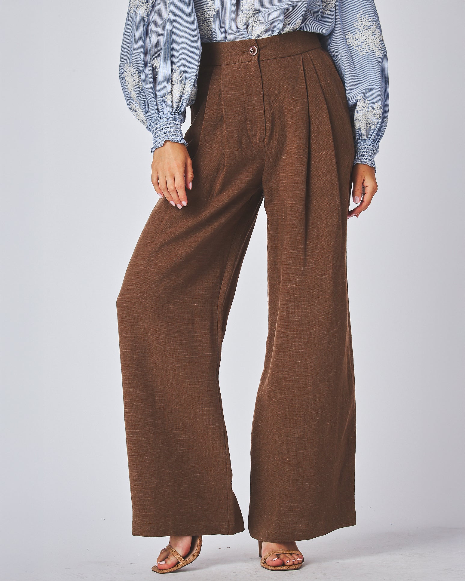 High waist wide-leg slacks
Flattering high-waisted pants
Wide-leg trousers for women
High-rise wide-leg trousers
High waist pants for curvy figures
Slimming high waist slacks
Wide-leg slacks with tummy control
Chic high-waisted wide-leg pants
Best wide-leg pants for petite women

Office-ready high waist wide-leg trousers
Comfortable wide-leg pants with flattering fit
High waisted wide-leg pants for work
Flowy wide-leg pants for tall women
Elegant high-rise wide-leg slacks
Stylish wide-leg pants with pockets