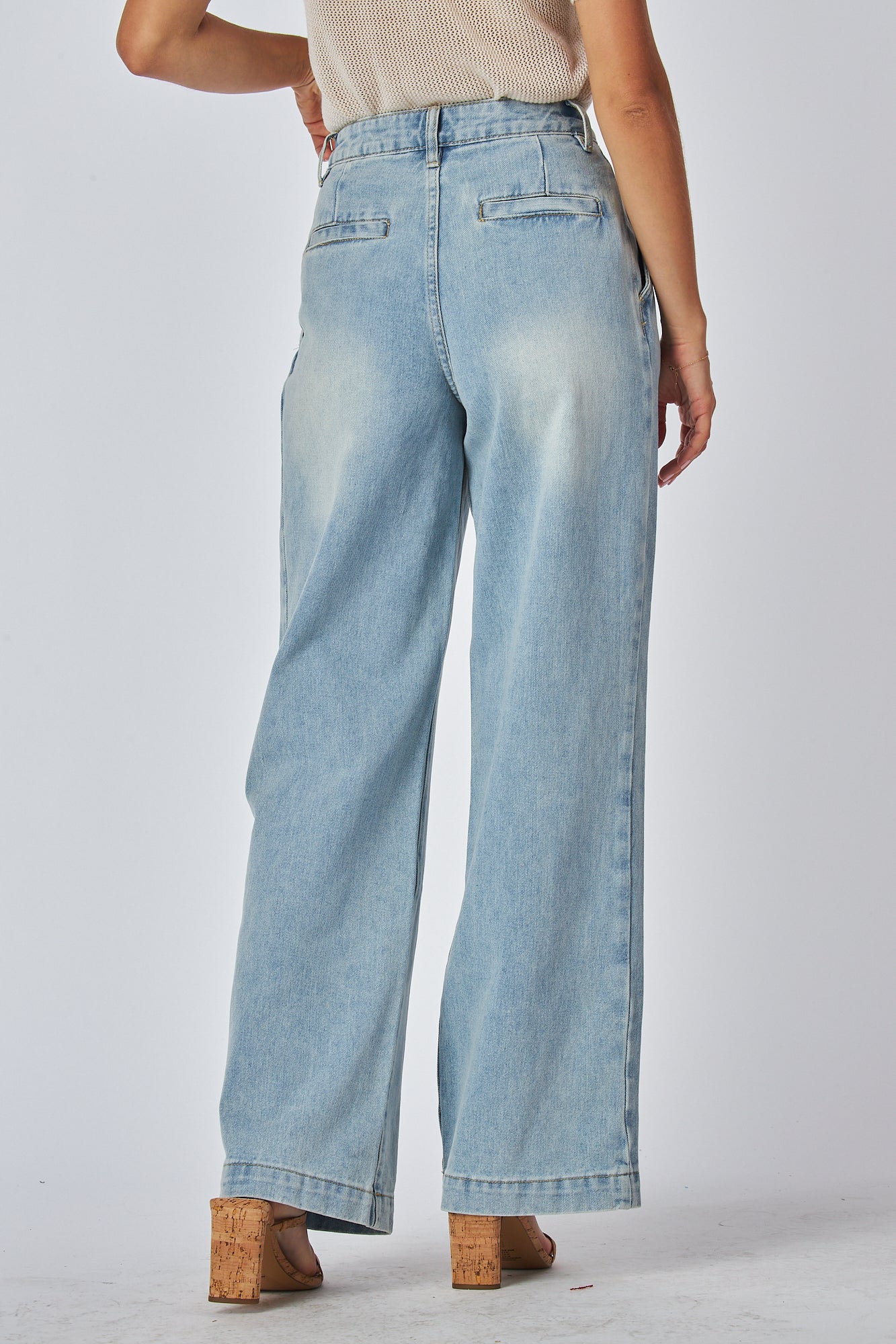 Light blue wash Denim Jeans 
Relax Fit
Zip fly
