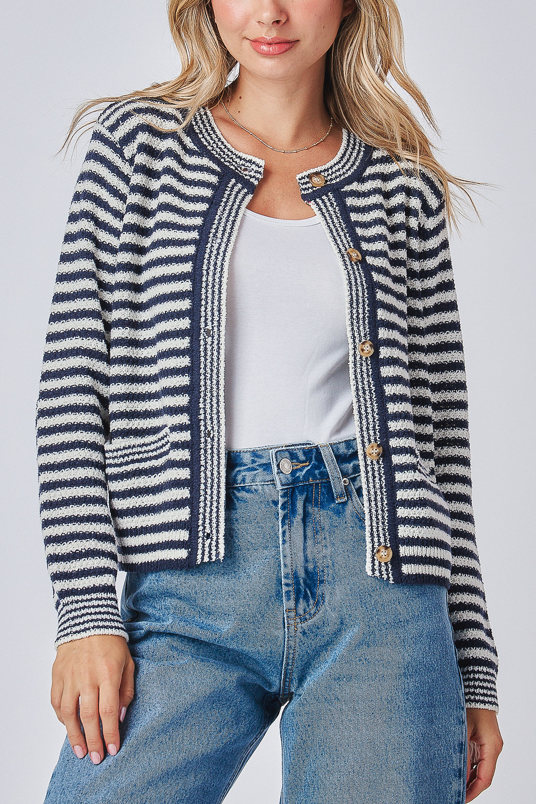 Striped pattern cardigan
Long sleeve sweater cardigan
