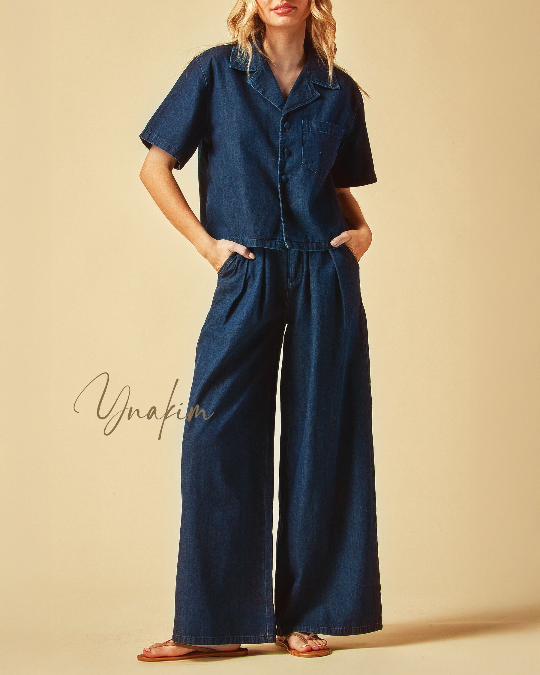 Notched shirt collar
Button up short sleeve
Front Pocket
Crop top
High rise
Wide leg pants&nbsp;
Chambray set
100% Cotton
Non Stretch