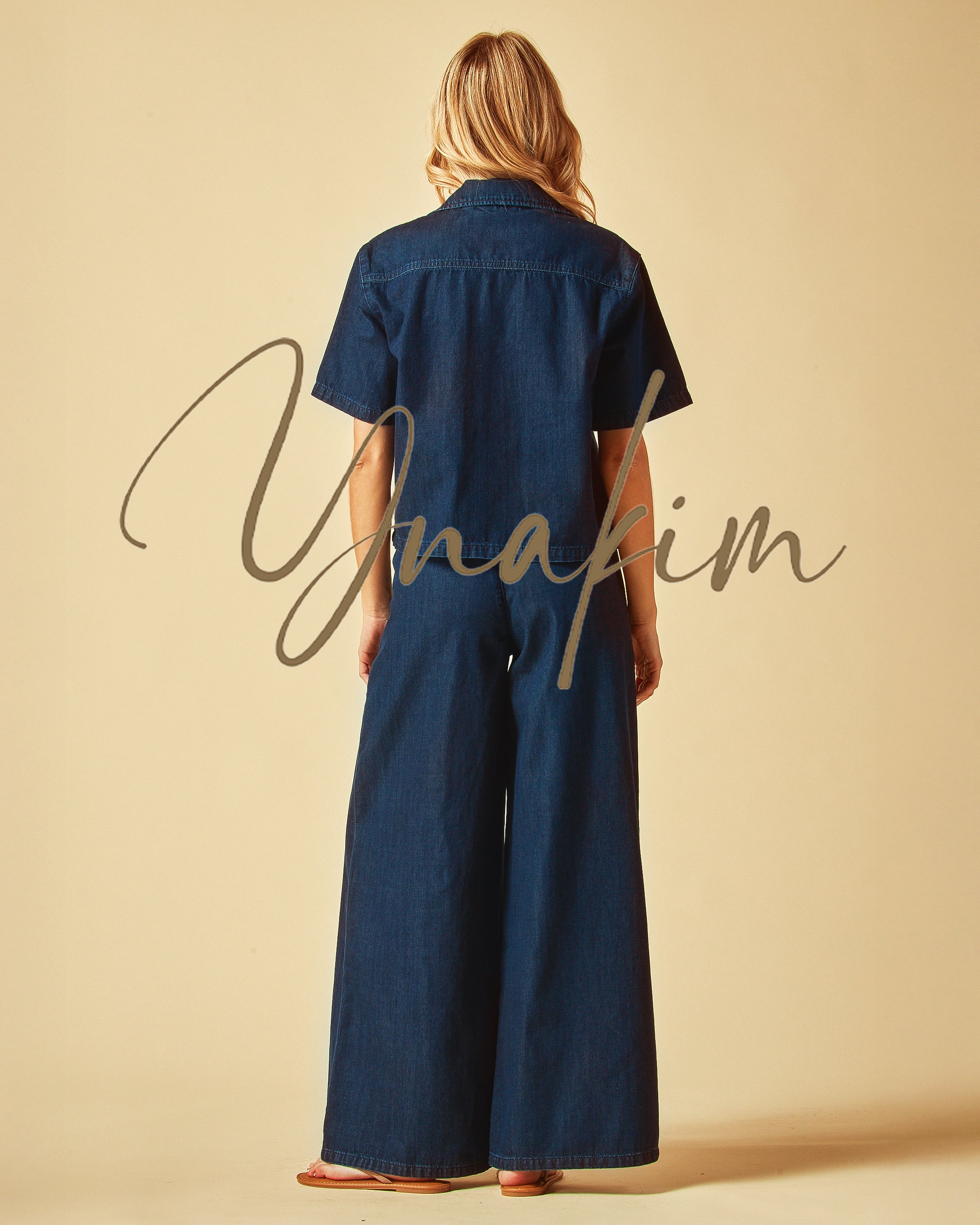 Notched shirt collar
Button up short sleeve
Front Pocket
Crop top
High rise
Wide leg pants&nbsp;
Chambray set
100% Cotton
Non Stretch