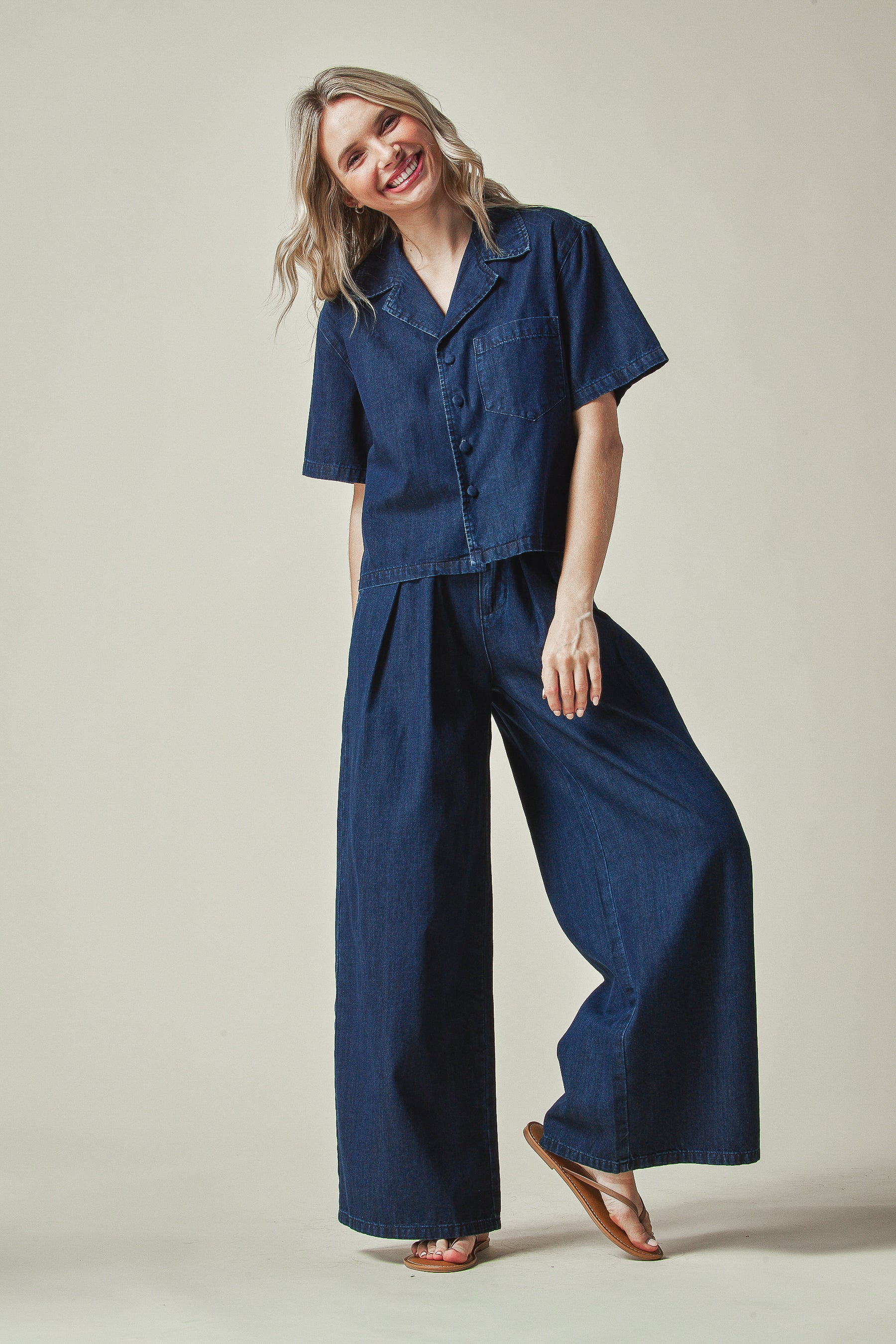 Front Pocket
Crop top
