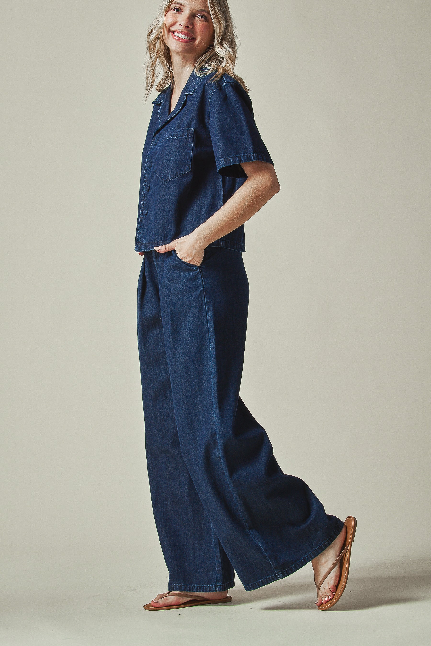 High rise
Wide leg pants
