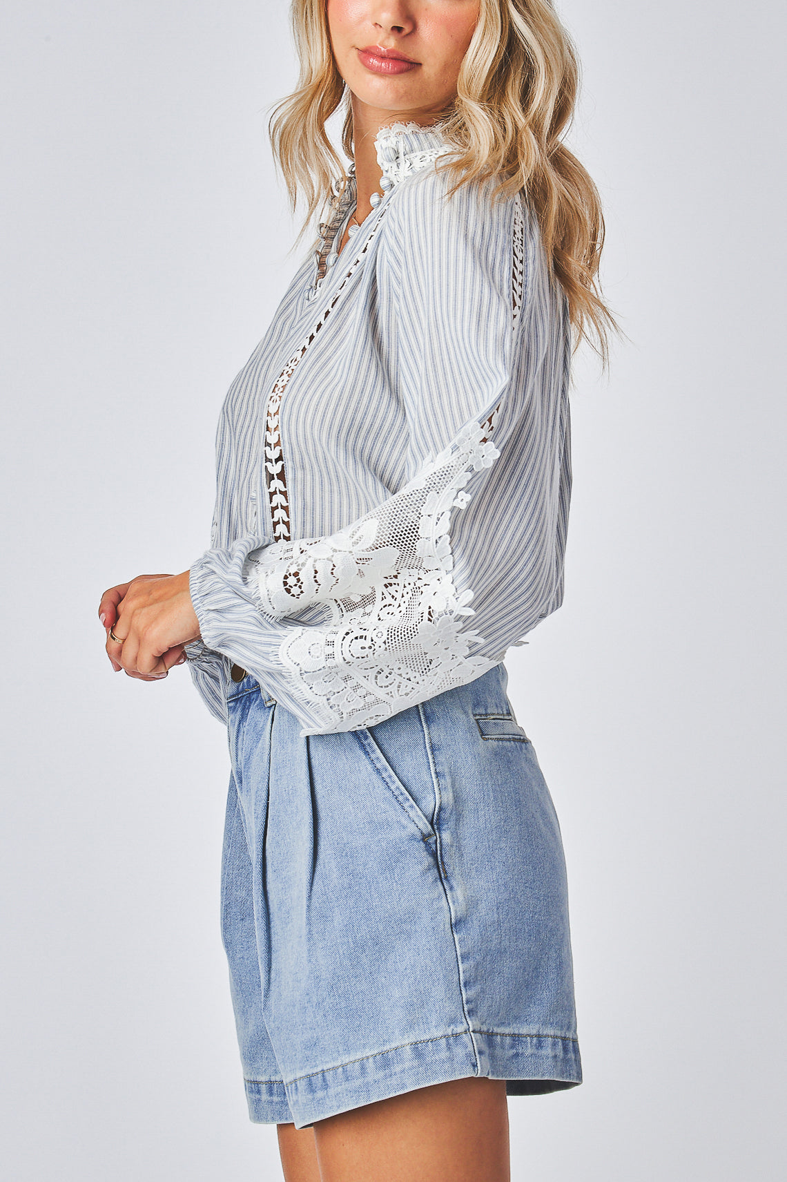 Elegant lace button-up shirt
Feminine lantern sleeve top
