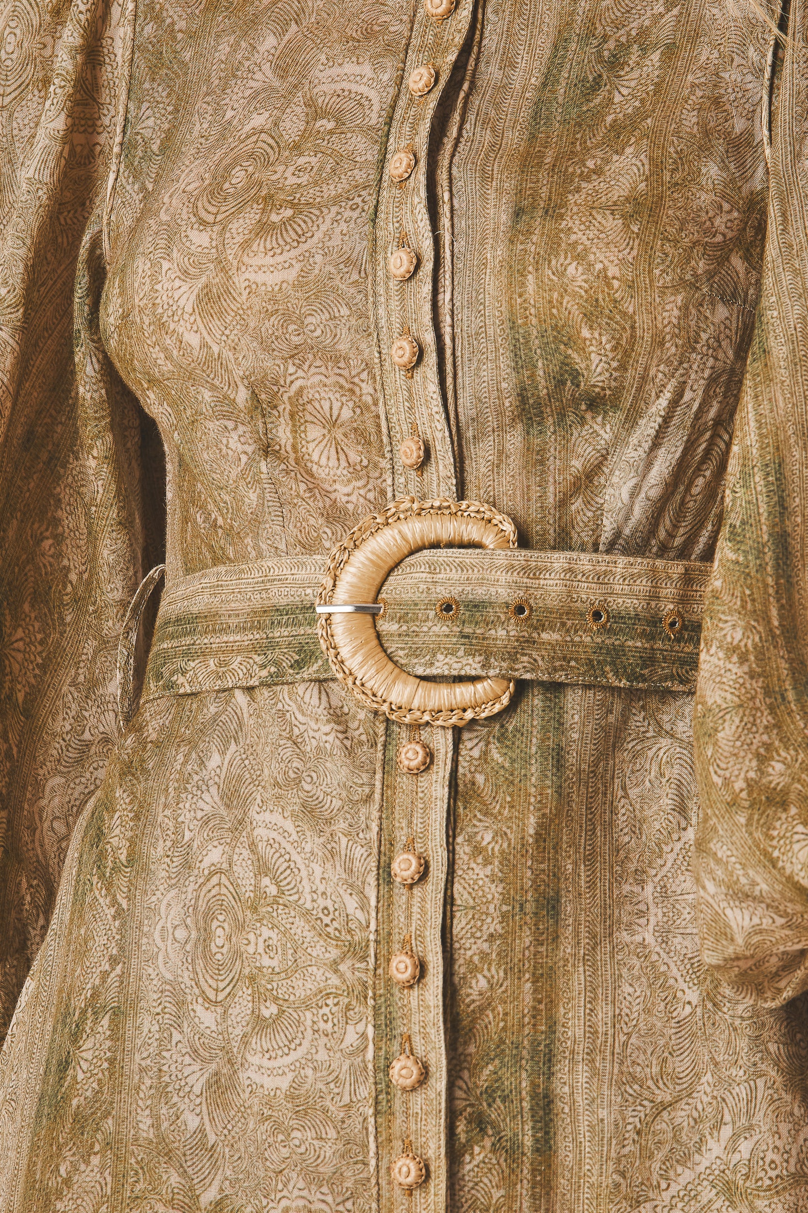 A-line
Fabric 100% Ramie
Lining 86% Polyester 14% Spandex