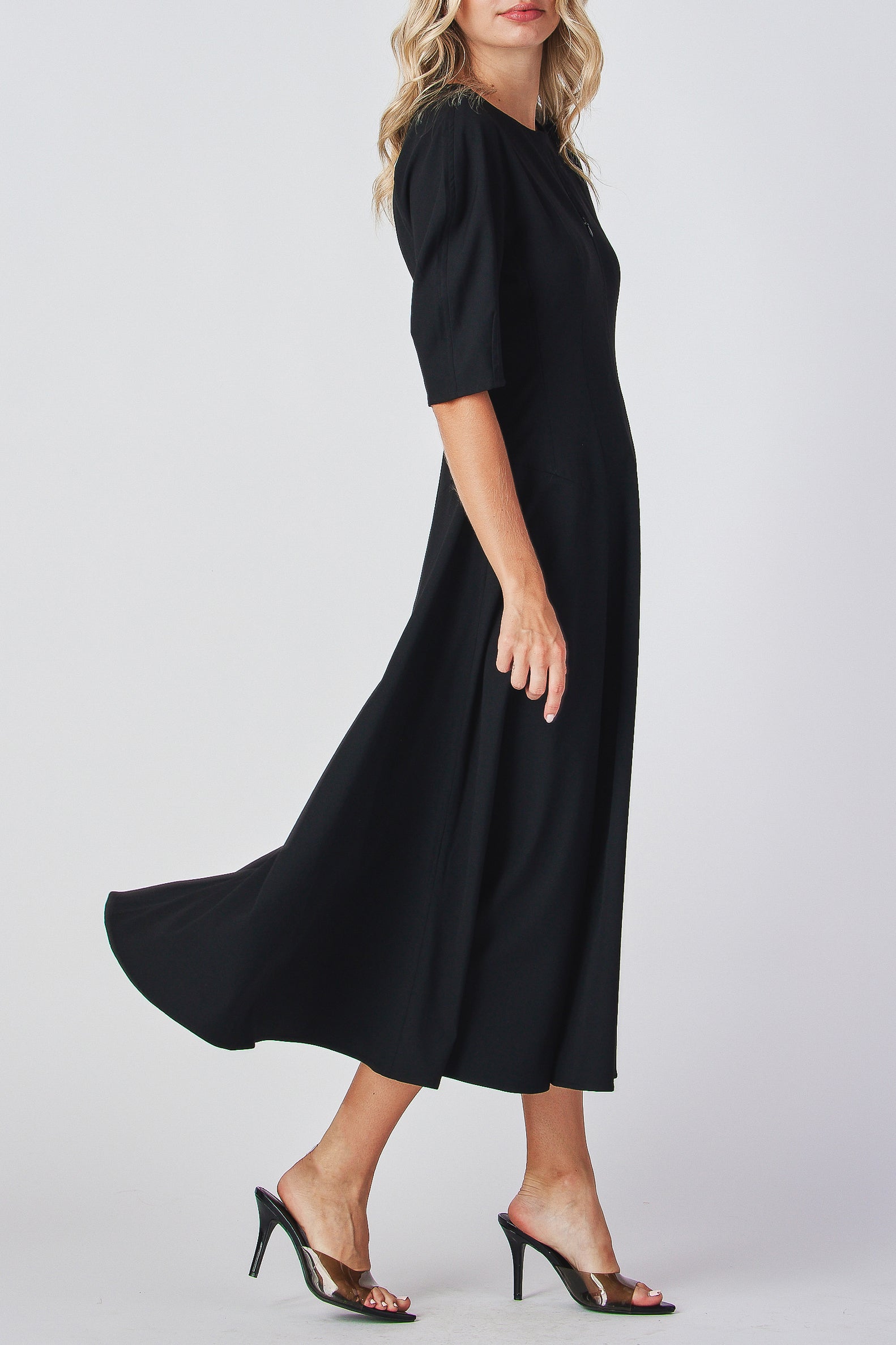 Black dress Fit and flare midi dress
Short sleeve midi dress
