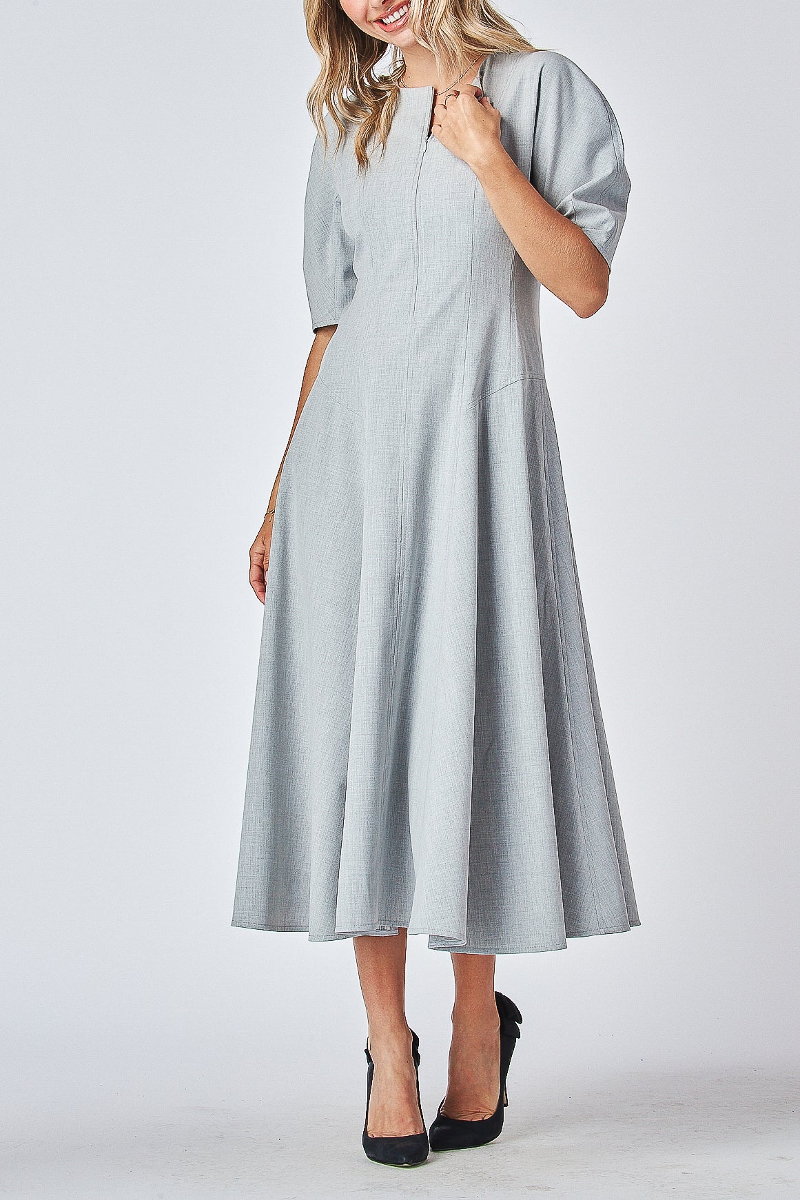 Round neckline dress
Collarless midi dress
