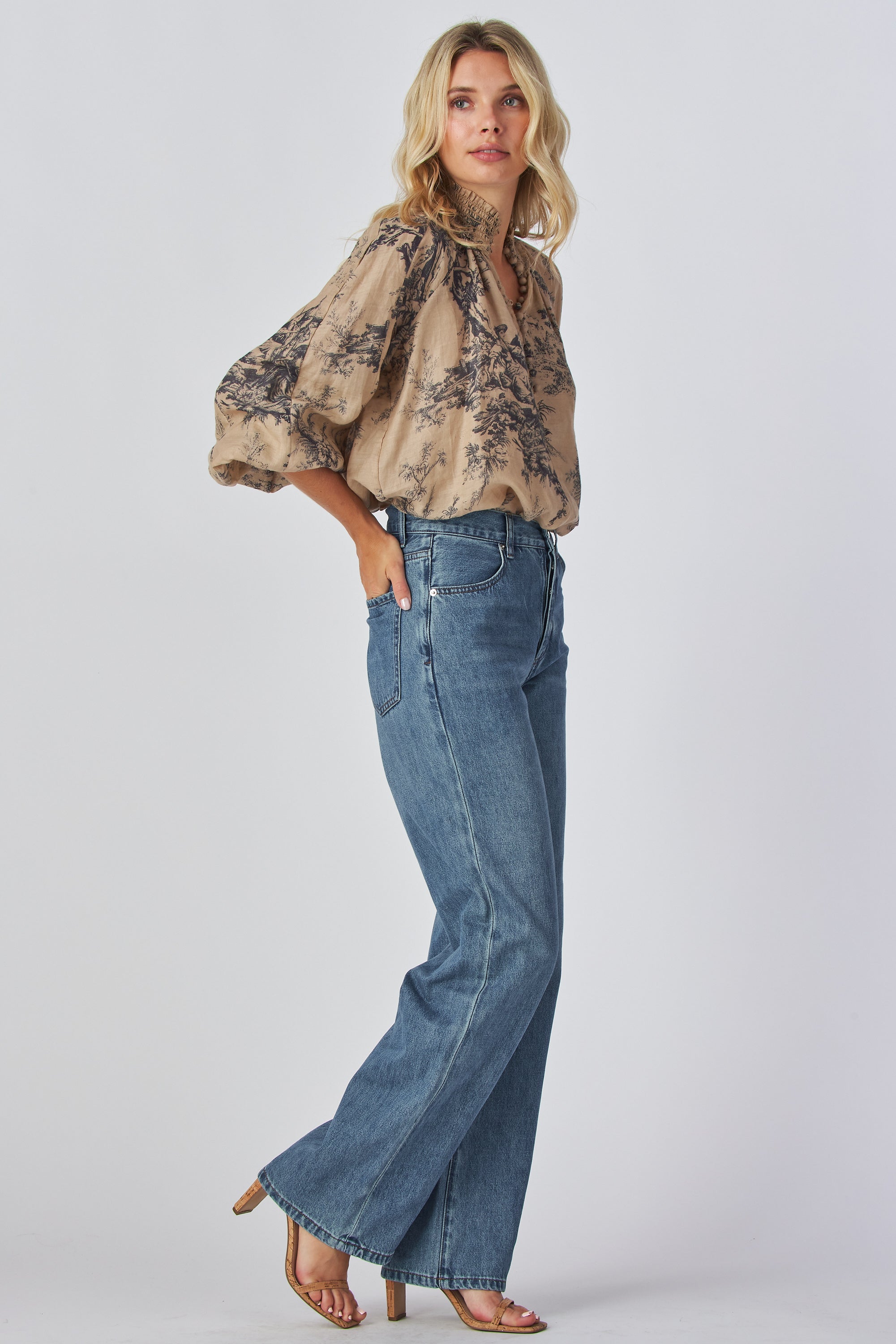 Bohemian band neck
Button up detail
Lace trim allover
Puff sleeves fitted cuffs
Loose fit top
100% Ramie