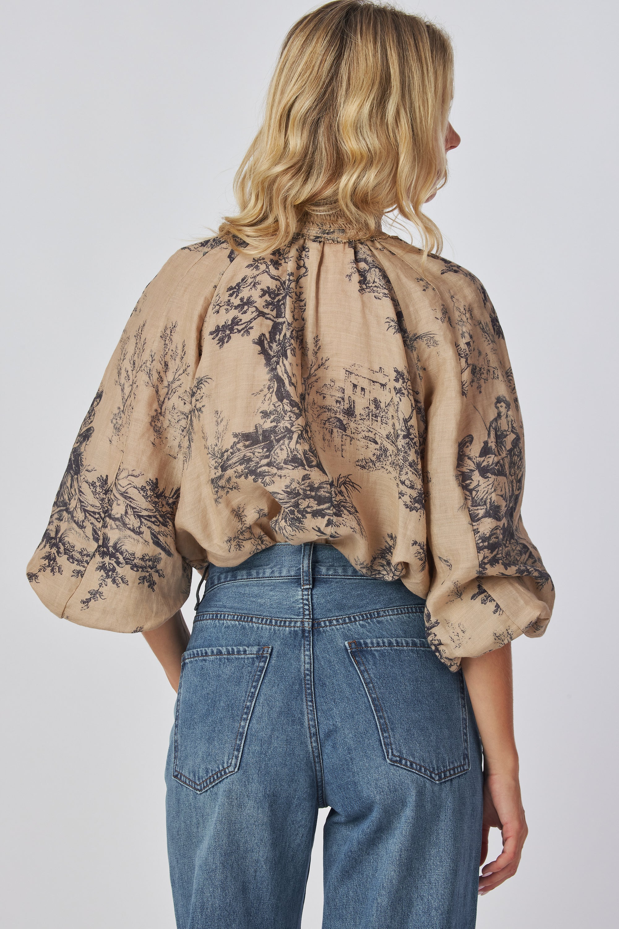 Bohemian band neck
Button up detail
Lace trim allover
Puff sleeves fitted cuffs
Loose fit top
100% Ramie