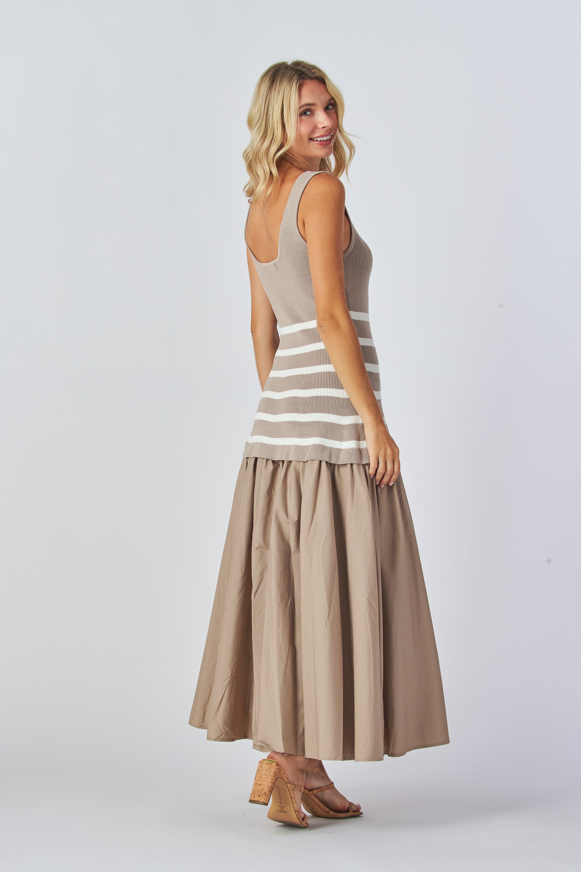Mixed fabric dress
Fit and flare dress
Two-tone shirtdress
Knit and poplin dress
Casual summer dress