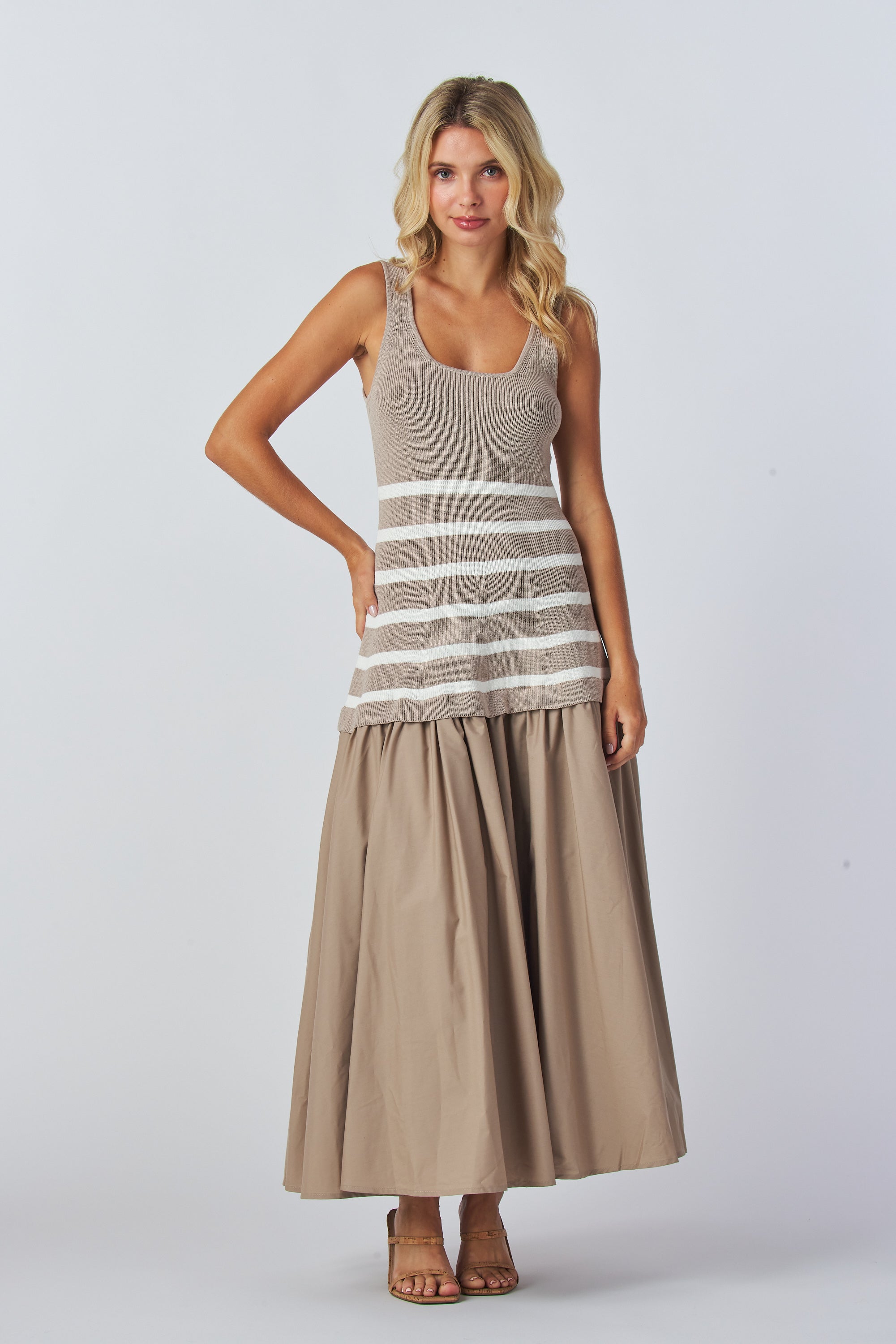 Mixed fabric dress
Fit and flare dress
Two-tone shirtdress
Knit and poplin dress
Casual summer dress