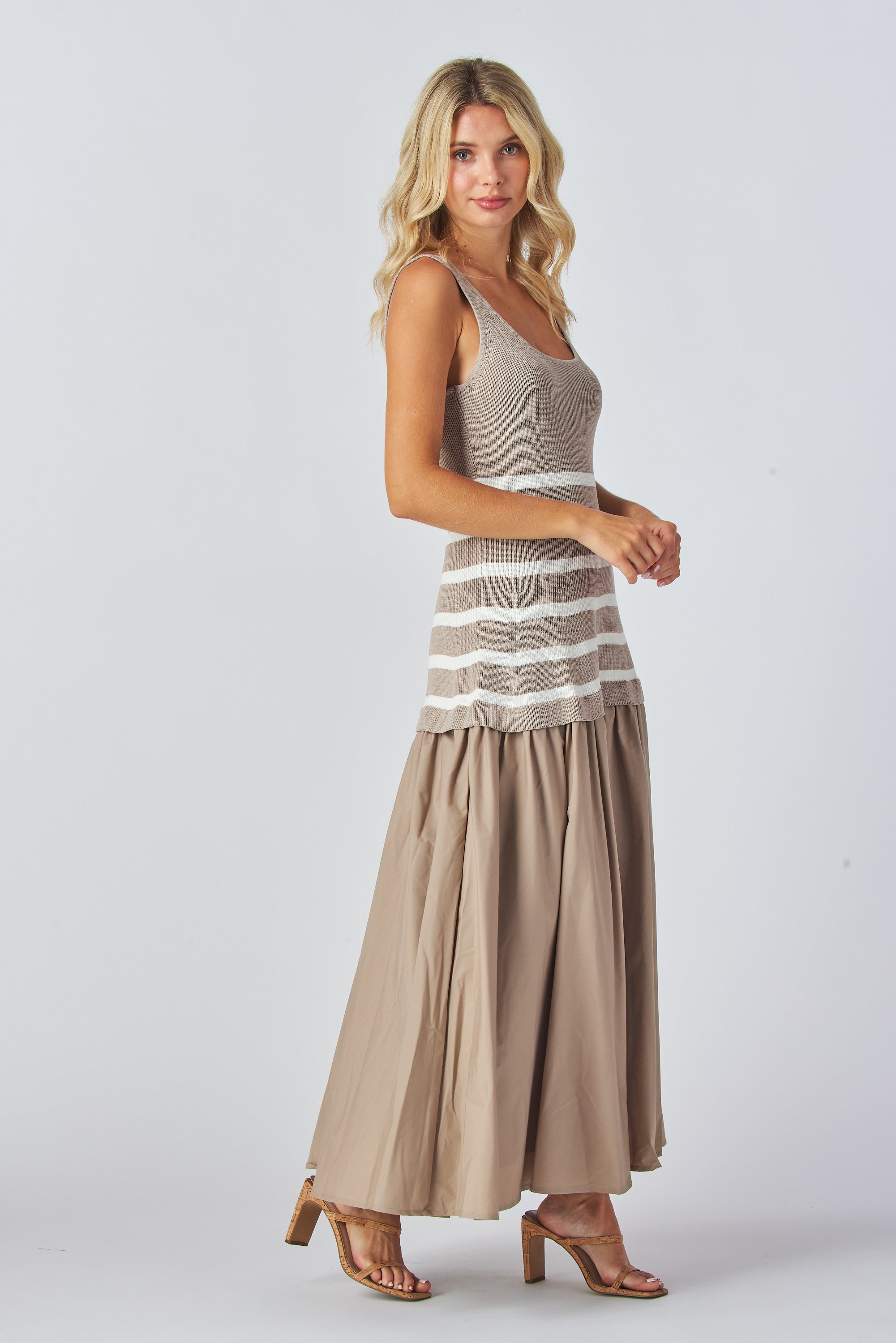 Mixed fabric dress
Fit and flare dress
Two-tone shirtdress
Knit and poplin dress
Casual summer dress