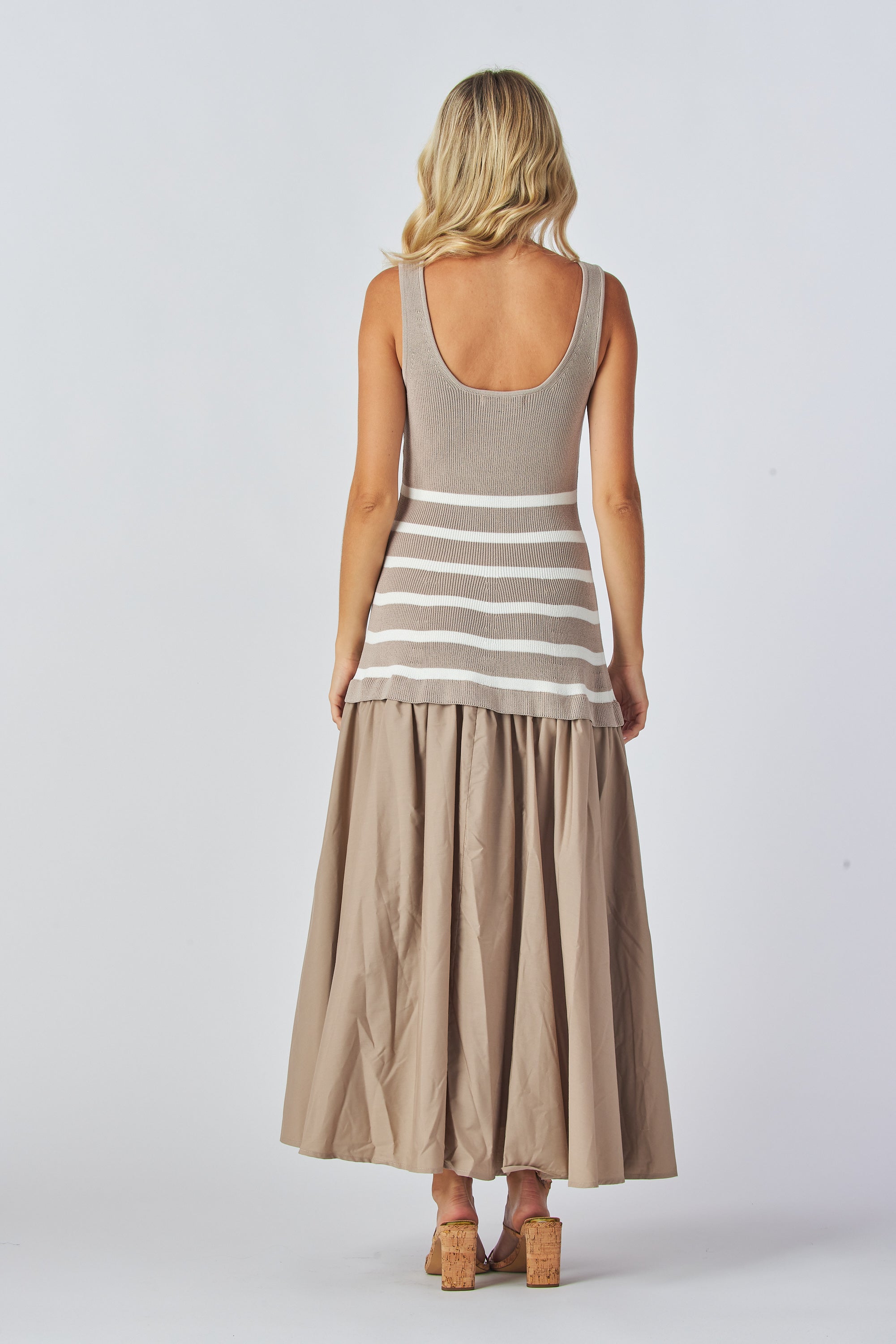 Mixed fabric dress
Fit and flare dress
Two-tone shirtdress
Knit and poplin dress
Casual summer dress
