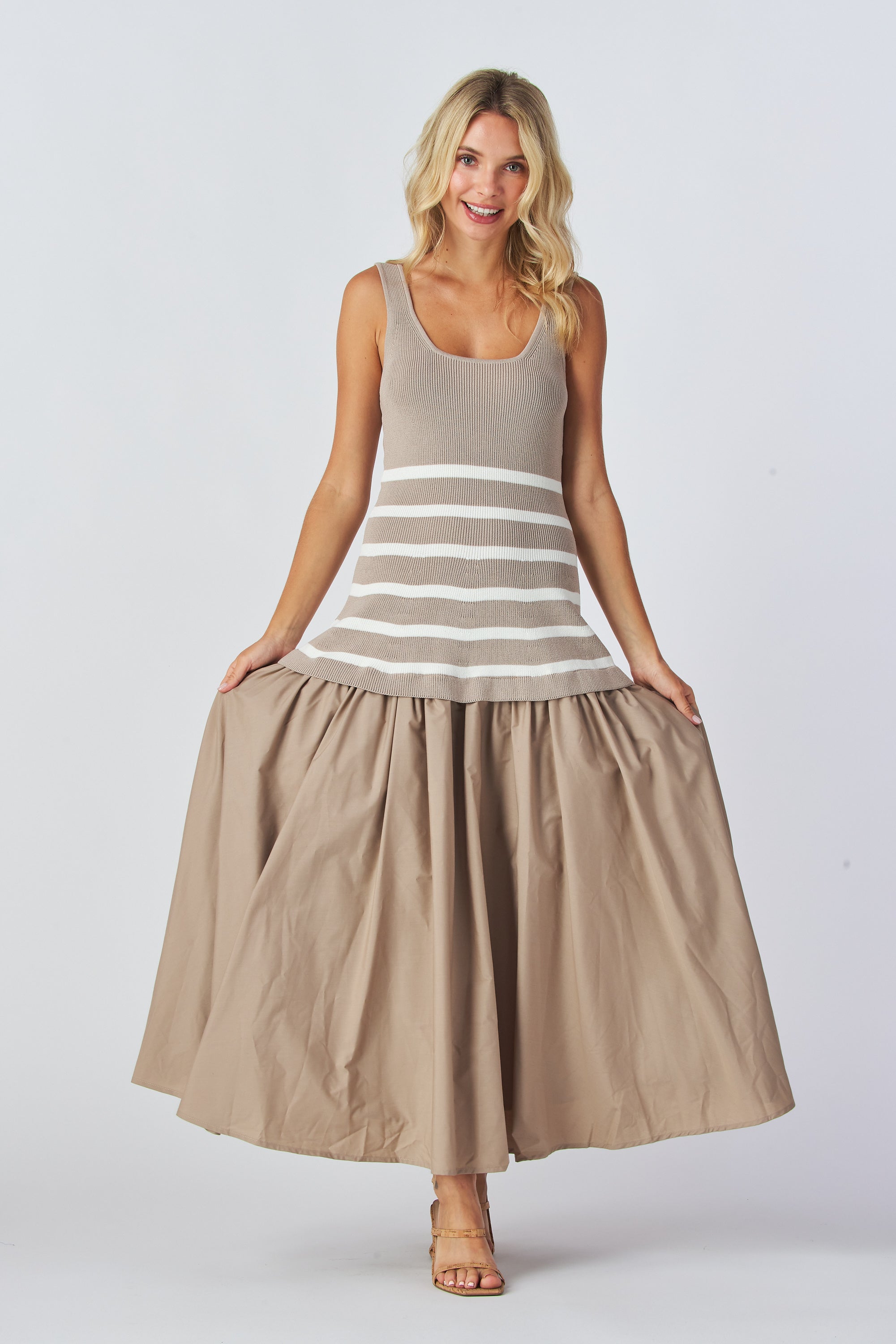 Mixed fabric dress
Fit and flare dress
Two-tone shirtdress
Knit and poplin dress
Casual summer dress