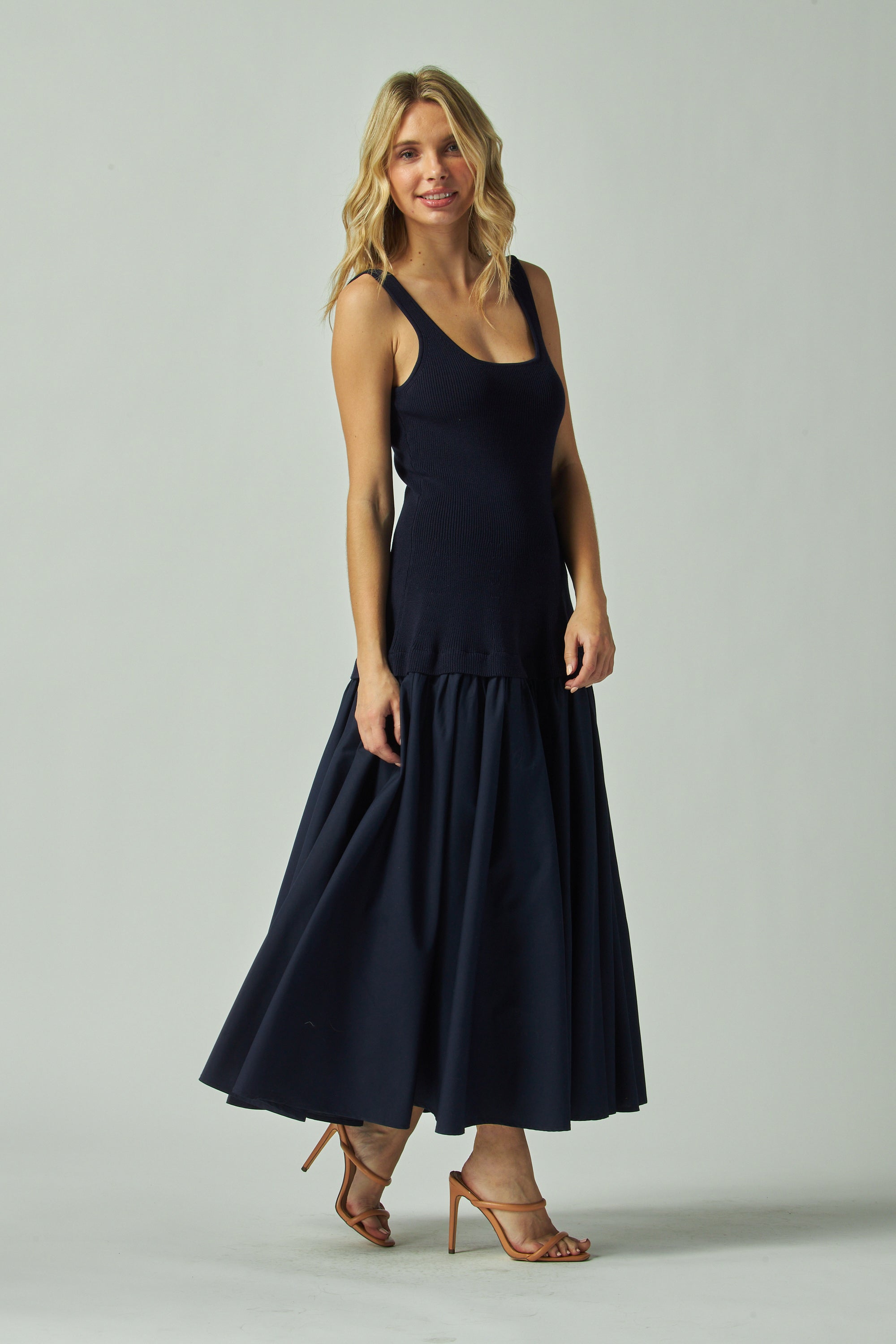 Mixed fabric dress
Fit and flare dress
Two-tone shirtdress
Knit and poplin dress
Casual summer dress