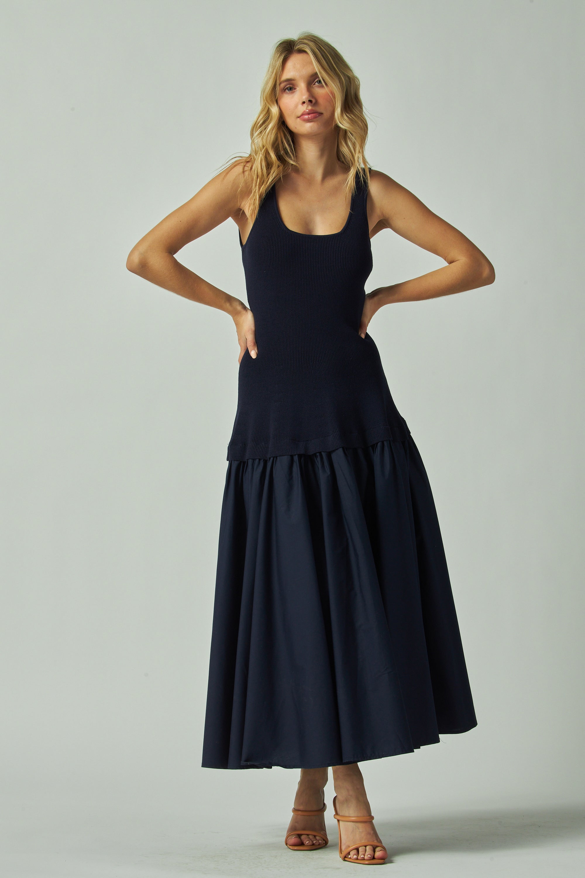 Mixed fabric dress
Fit and flare dress
Two-tone shirtdress
Knit and poplin dress
Casual summer dress