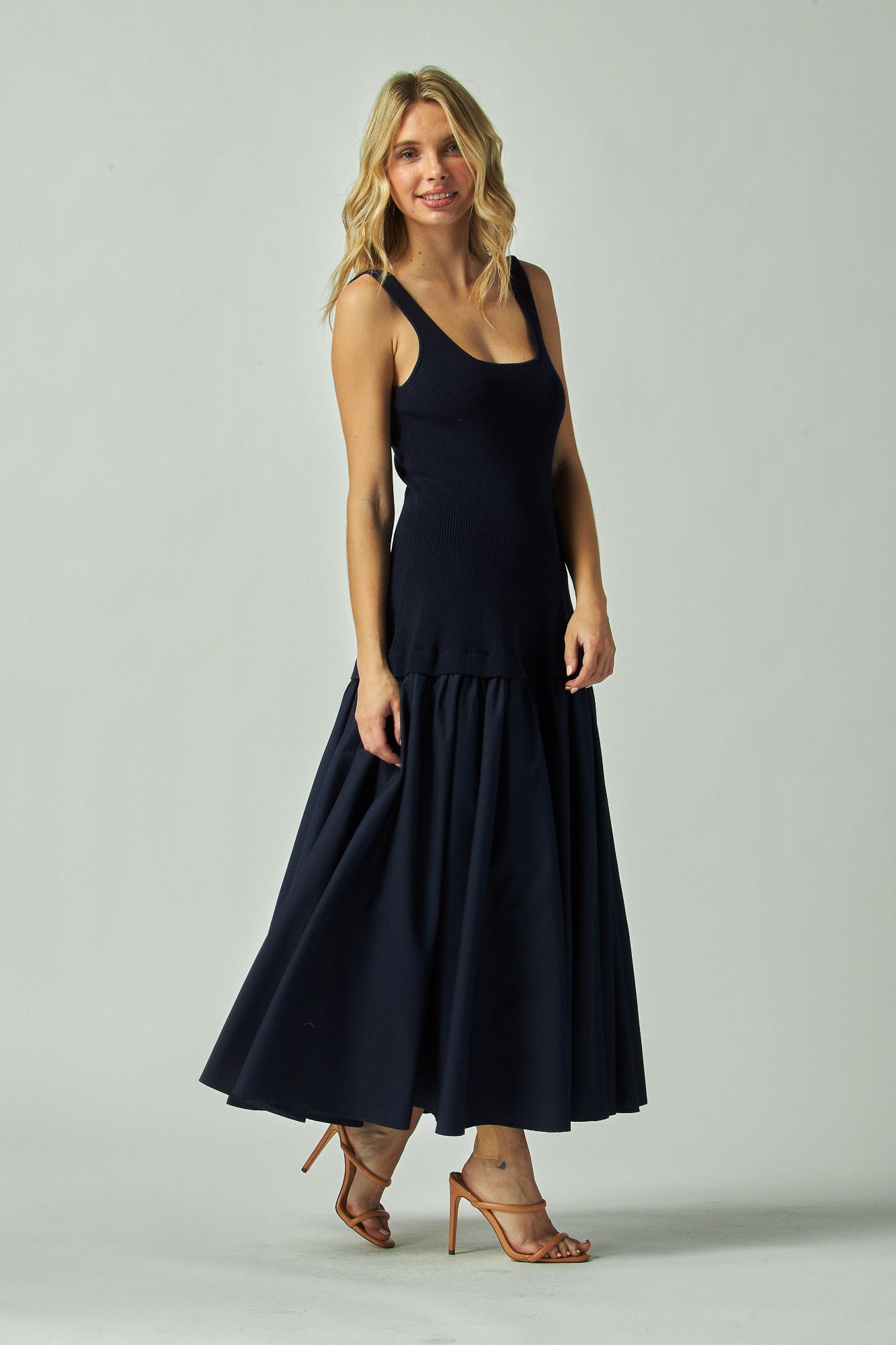 Mixed fabric dress
Fit and flare dress
Two-tone shirtdress
Knit and poplin dress
Casual summer dress
