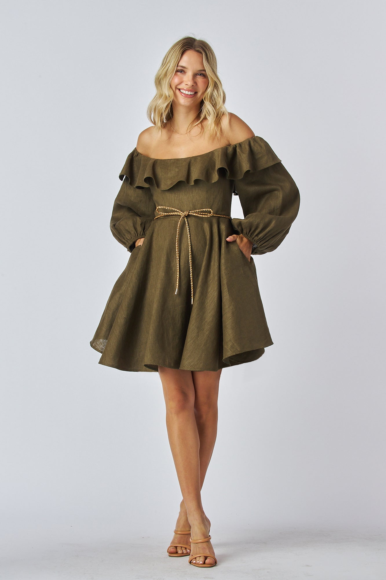 Off shoulders
Bishop long sleeves
String tie belt
Ruffle neck
circle skirt
