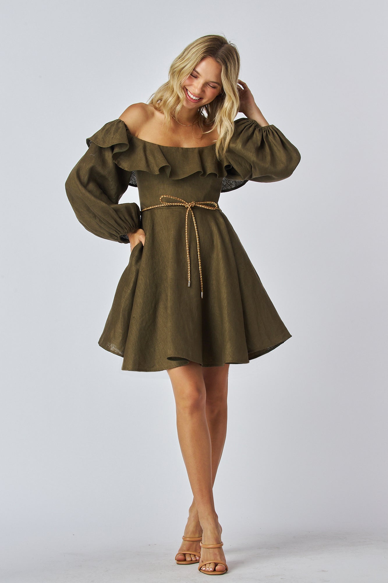 Off shoulders
Bishop long sleeves
String tie belt
Ruffle neck
circle skirt