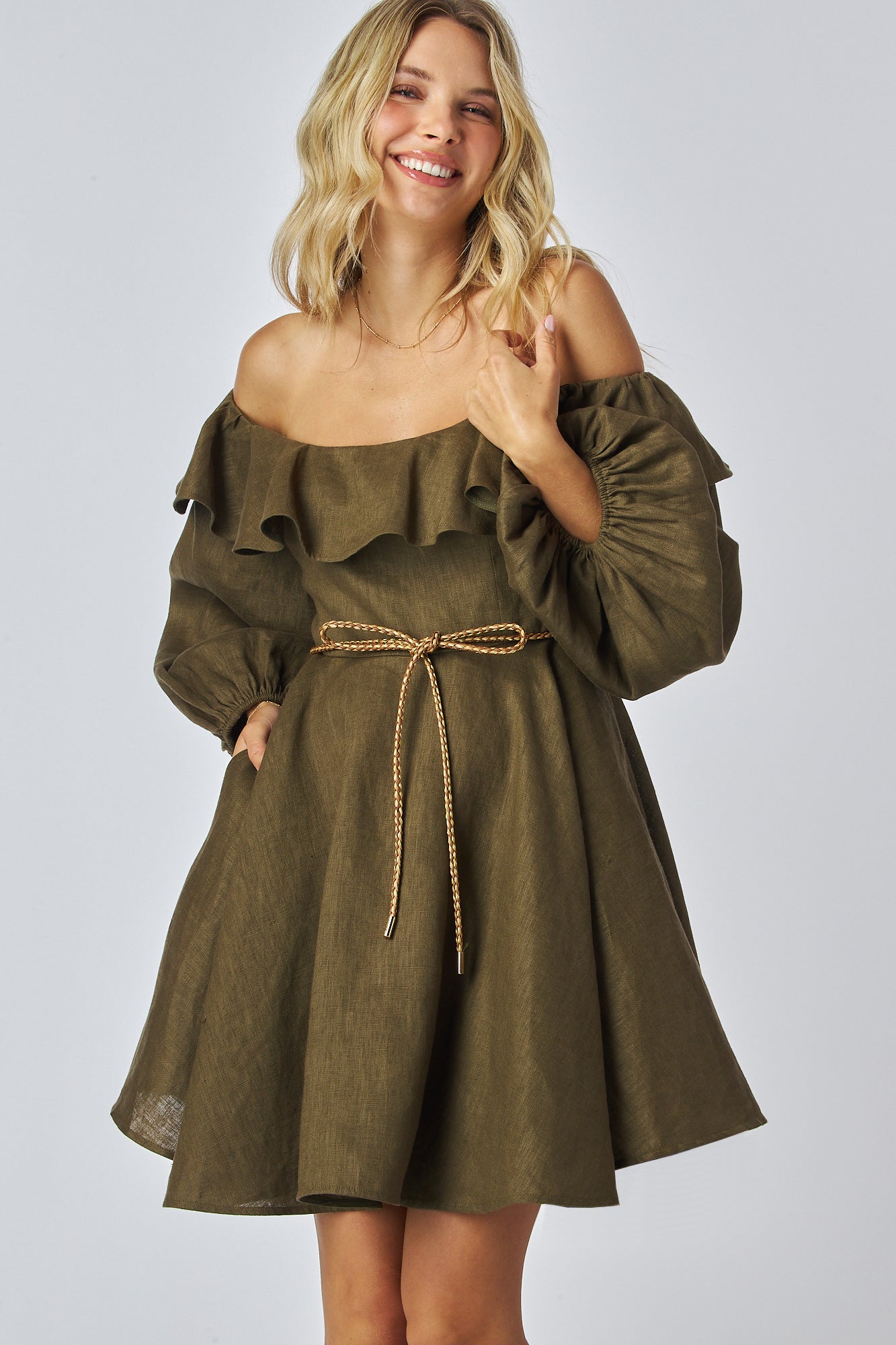 Off shoulders
Bishop long sleeves
String tie belt
Ruffle neck
circle skirt
