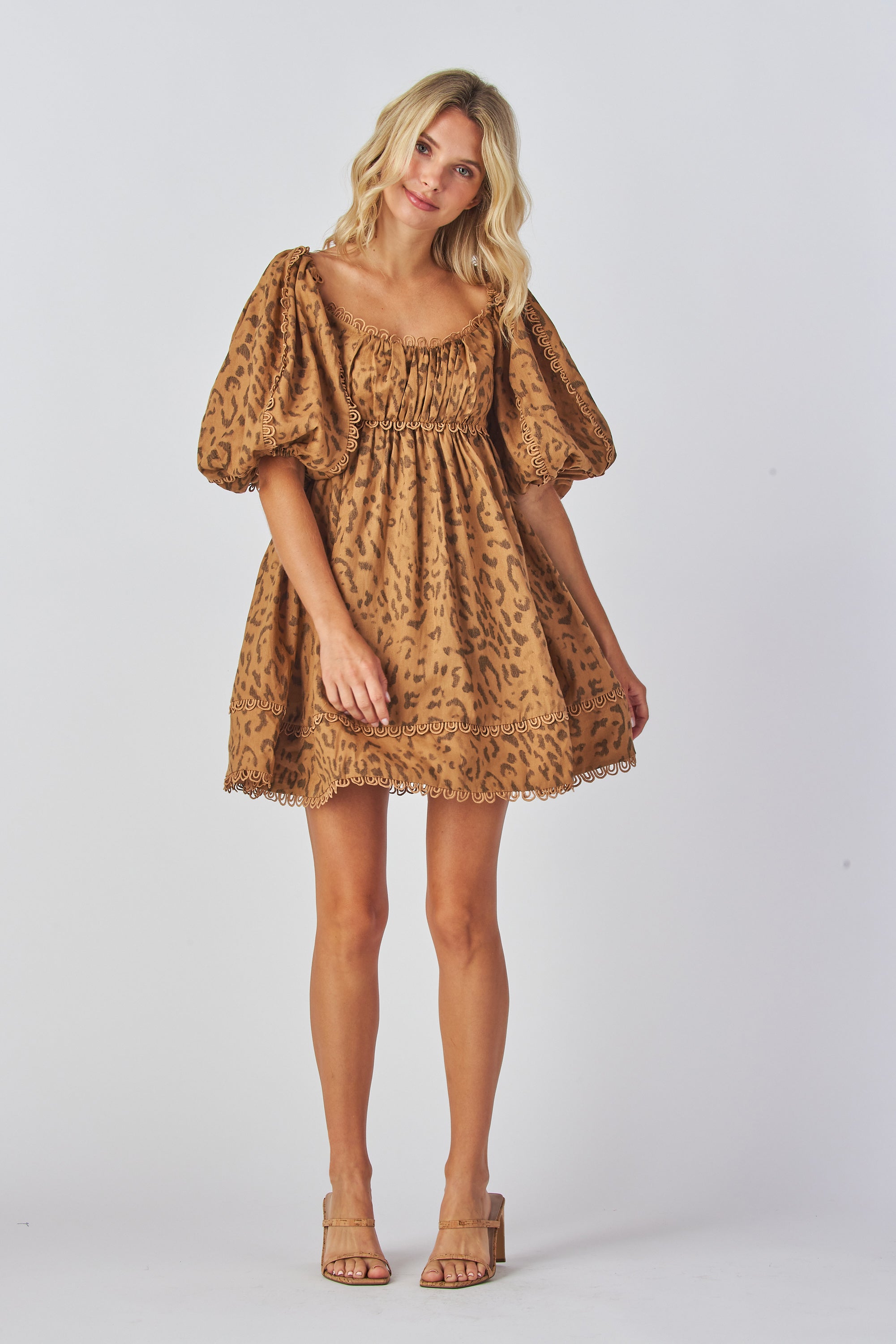 Scoop Neck
Puff Sleeves
Empire Waist
Fit and Flare
Mini Dress
100% Ramie
Lining 100% Cotton