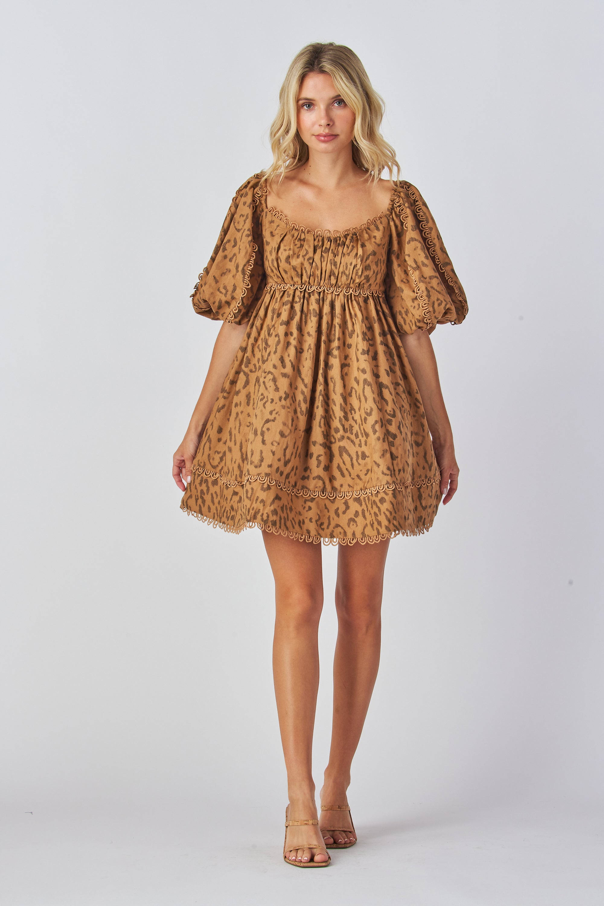 Scoop Neck
Puff Sleeves
Empire Waist
Fit and Flare
Mini Dress
100% Ramie
Lining 100% Cotton