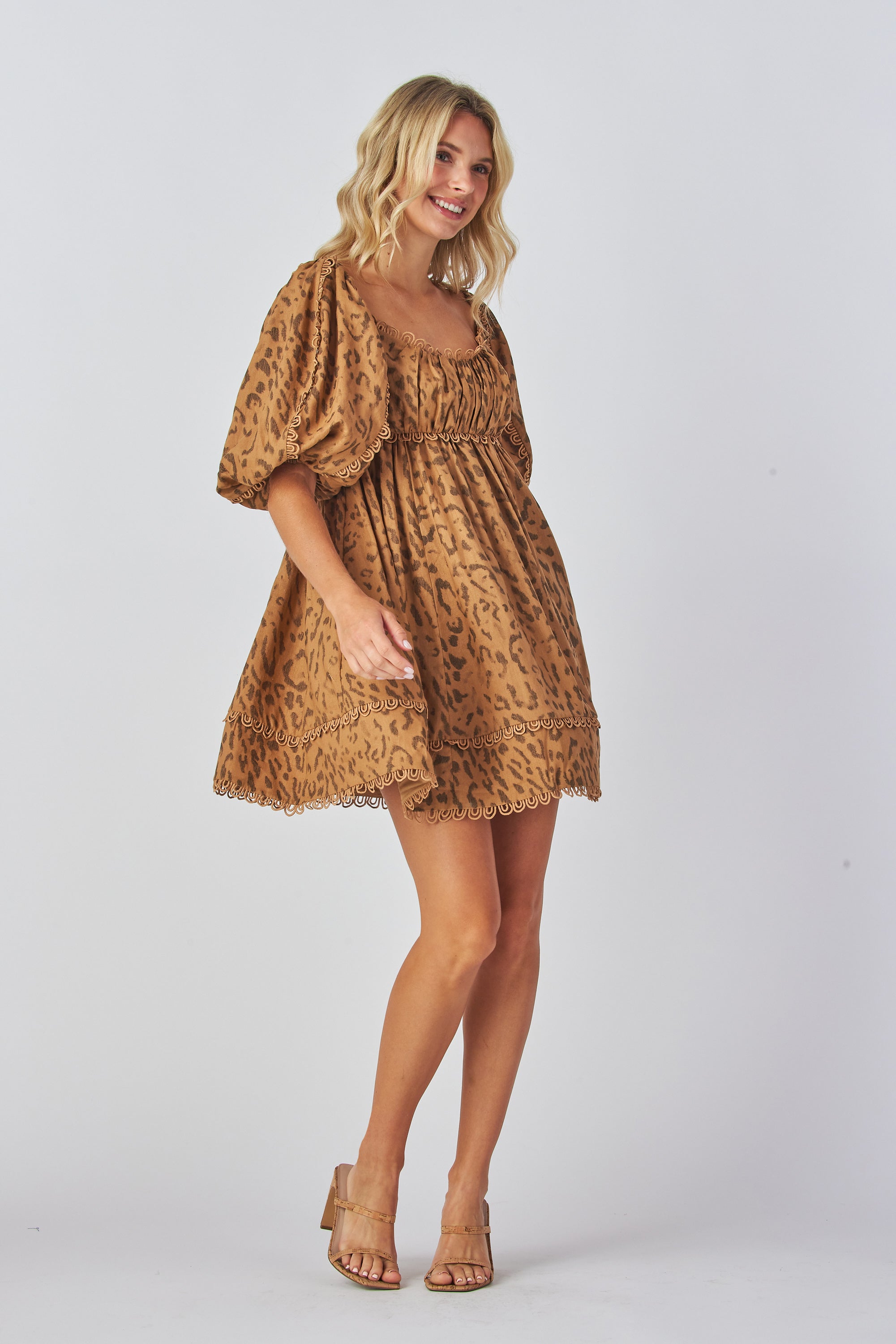 Scoop Neck
Puff Sleeves
Empire Waist
Fit and Flare
Mini Dress
100% Ramie
Lining 100% Cotton