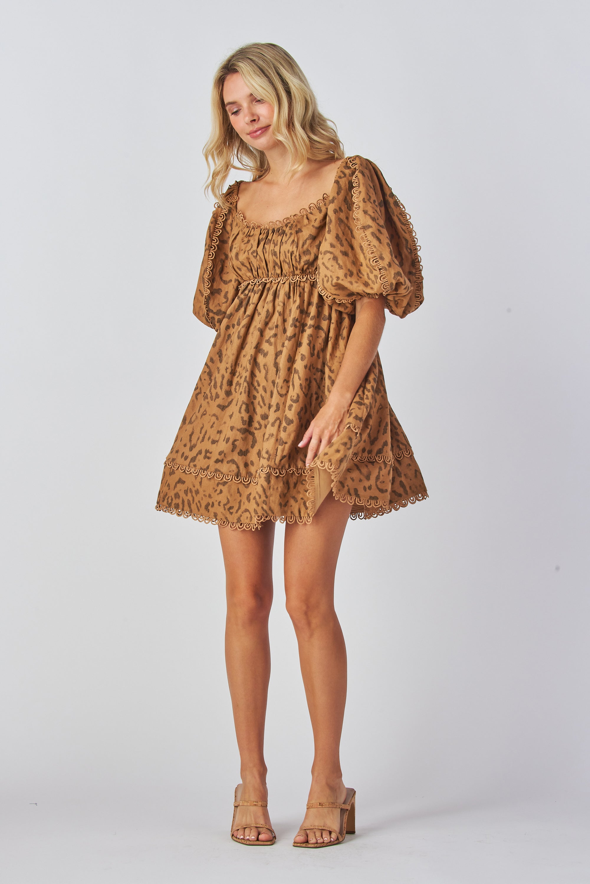 Scoop Neck
Puff Sleeves
Empire Waist
Fit and Flare
Mini Dress
100% Ramie
Lining 100% Cotton