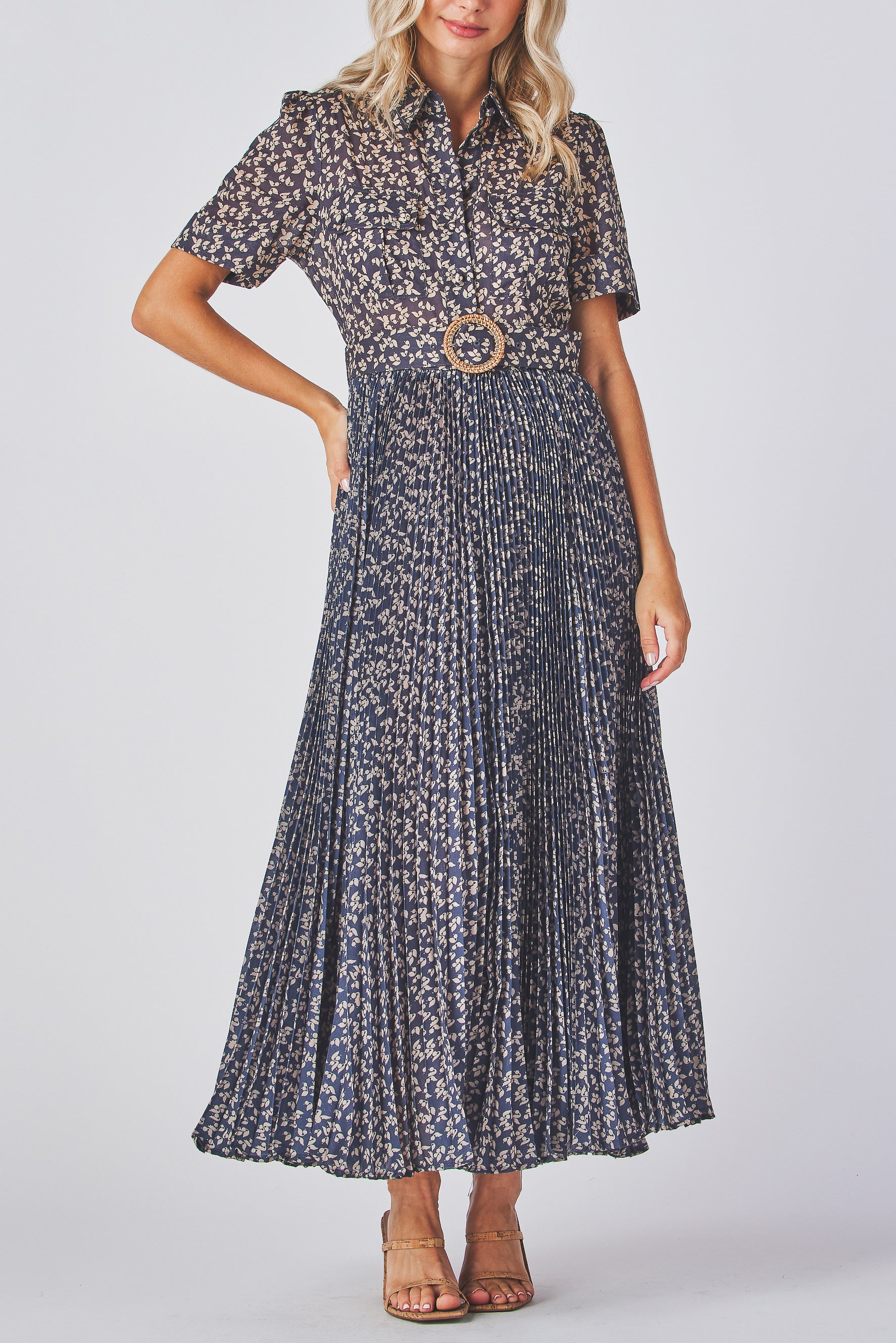 Shirt collar
Short sleeves
Belted
Button Details
Slip on dress
Fit and flare
Long Dress
100% Polyester
Contrast 100% Cotton