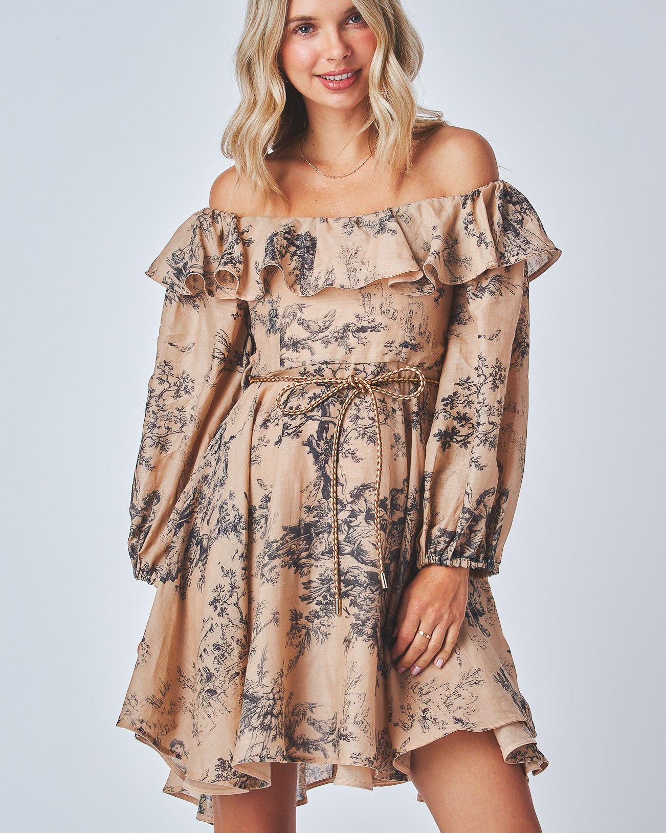 Off shoulders
Bishop long sleeves
String tie belt
Ruffle neck
circle skirt
100% linen Lining 100% Cotton