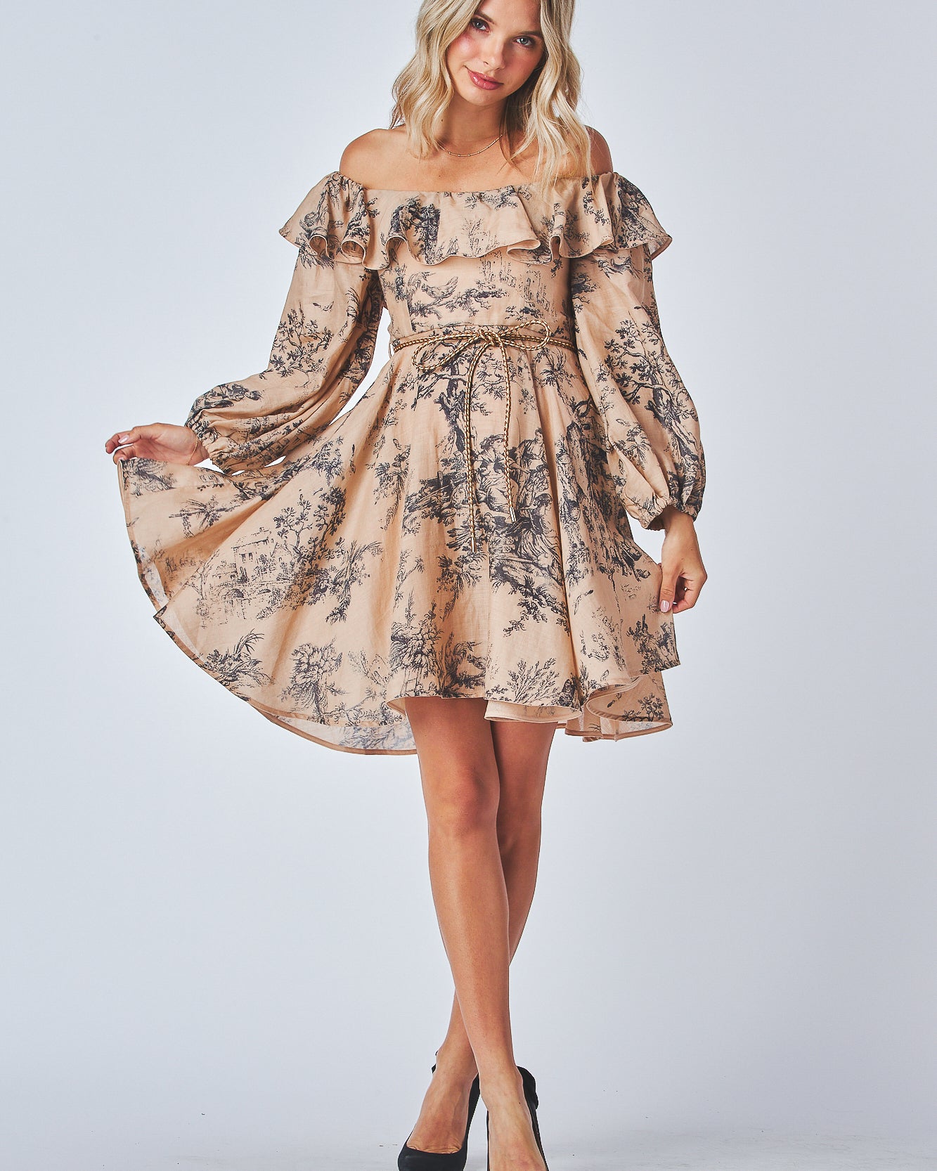Off shoulders
Bishop long sleeves
String tie belt
Ruffle neck
circle skirt
100% linen Lining 100% Cotton