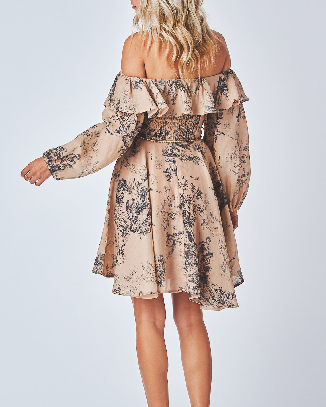 Off shoulders
Bishop long sleeves
String tie belt
Ruffle neck
circle skirt
100% linen Lining 100% Cotton