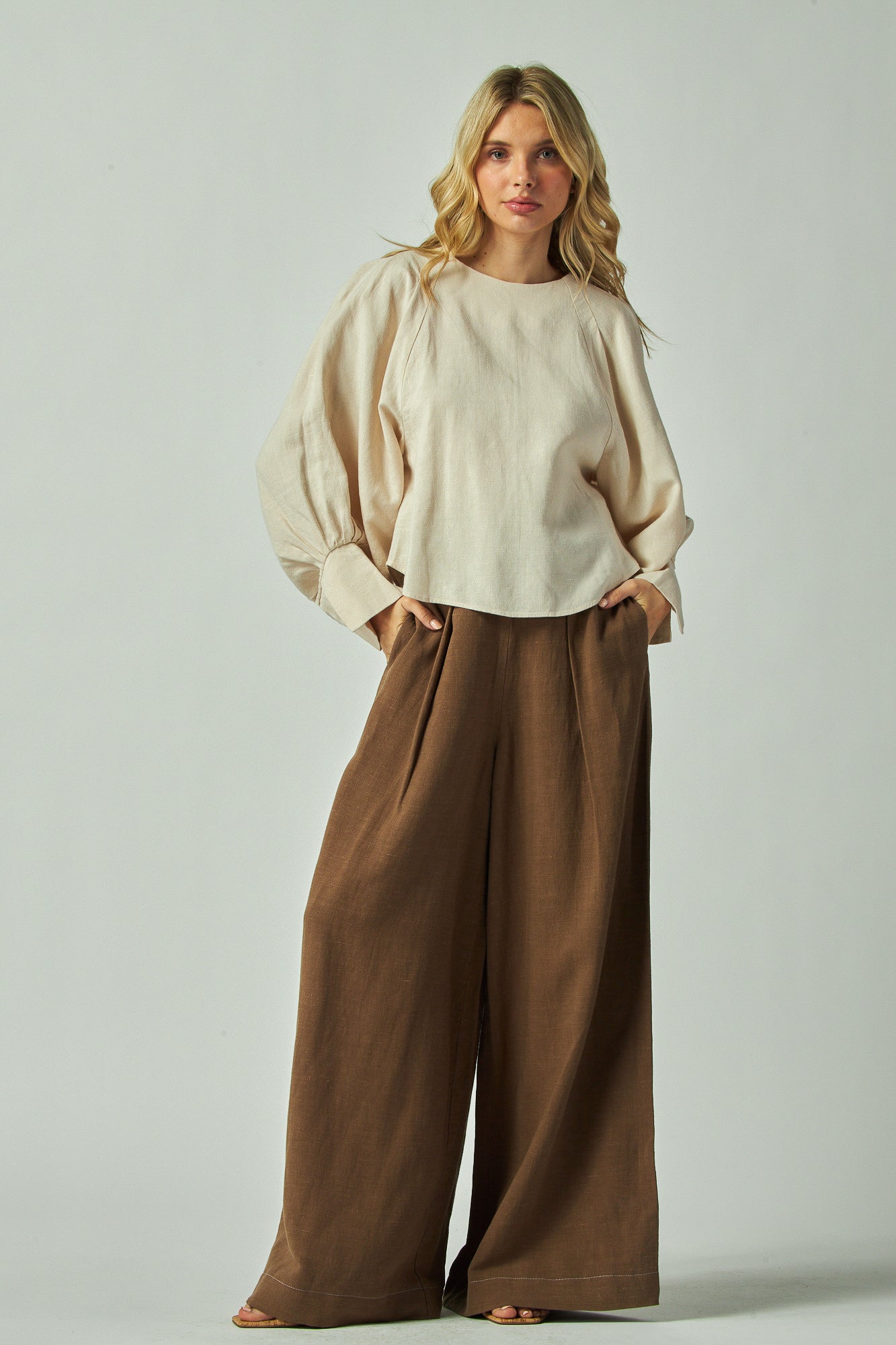 Boat neck line
Collarless
Dollman puff sleeves
Pleated cuffs
Loose fit blouse