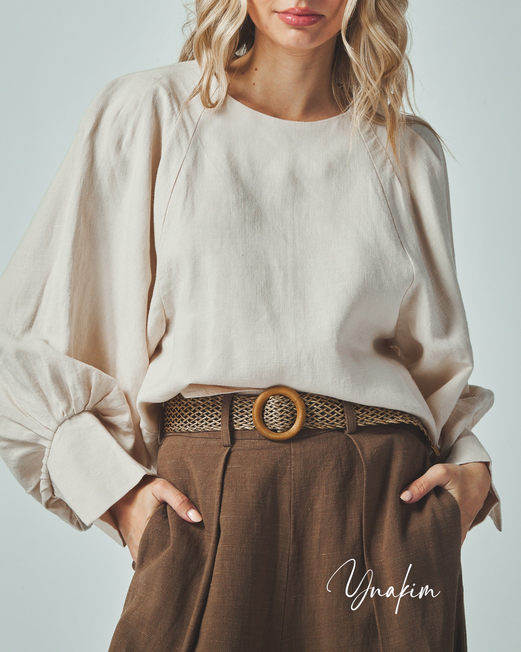 Relax Fit
Puff sleeves
Pleated Cuffs
Boho Top