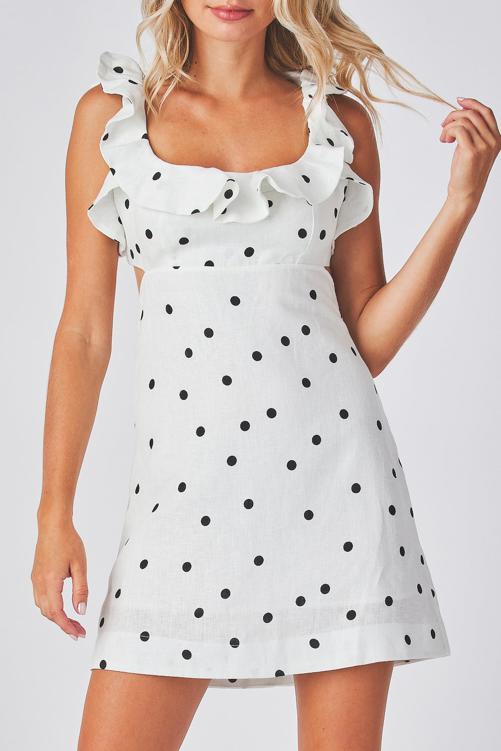 Ruffle square neck
Empire waist&nbsp;
Self tie back
A-line flare
Fit &amp; flare mini dress
100% Linen
Non Stretch