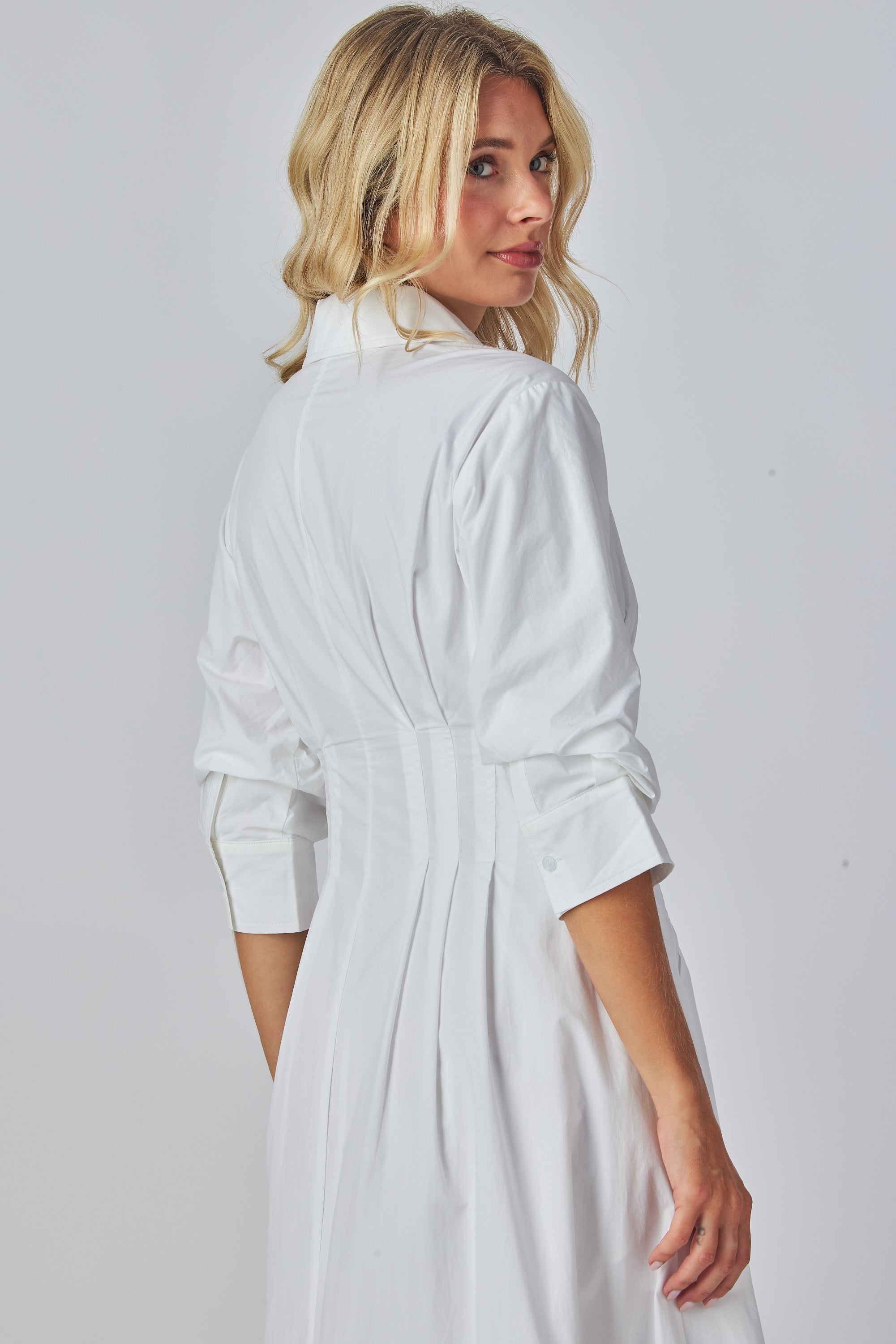 3/4 sleeve maxi dress
Shirt collar maxi dress
Hidden button-up dress
Front and back pleated dress
Pleated maxi shirt dress